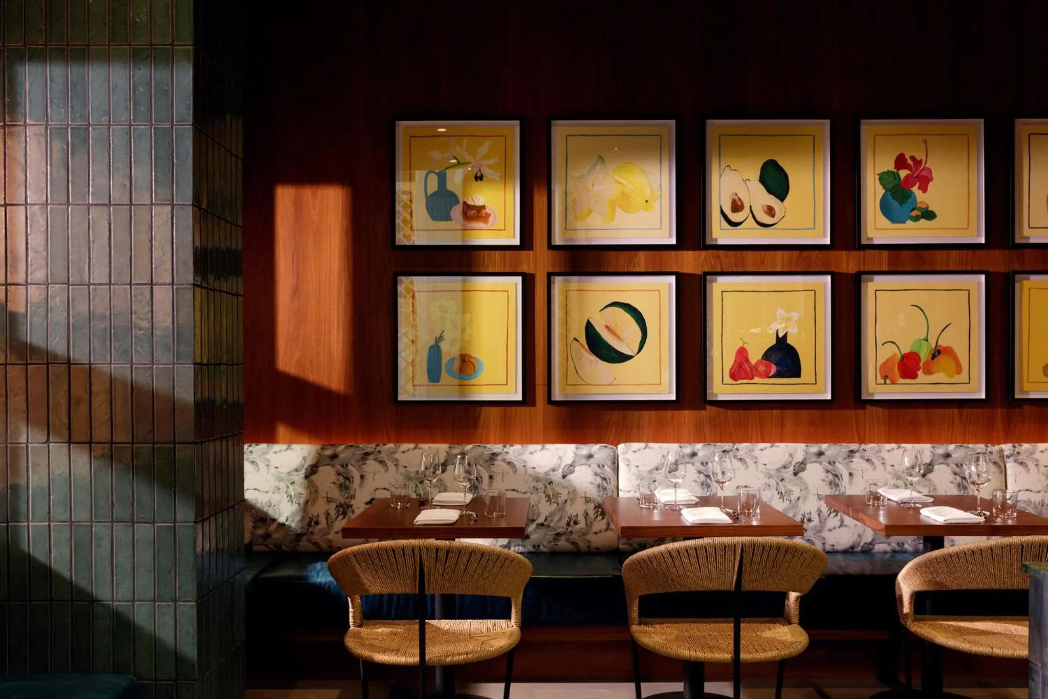 Restaurant/places to eat in Hotel Indigo Grand Cayman by IHG