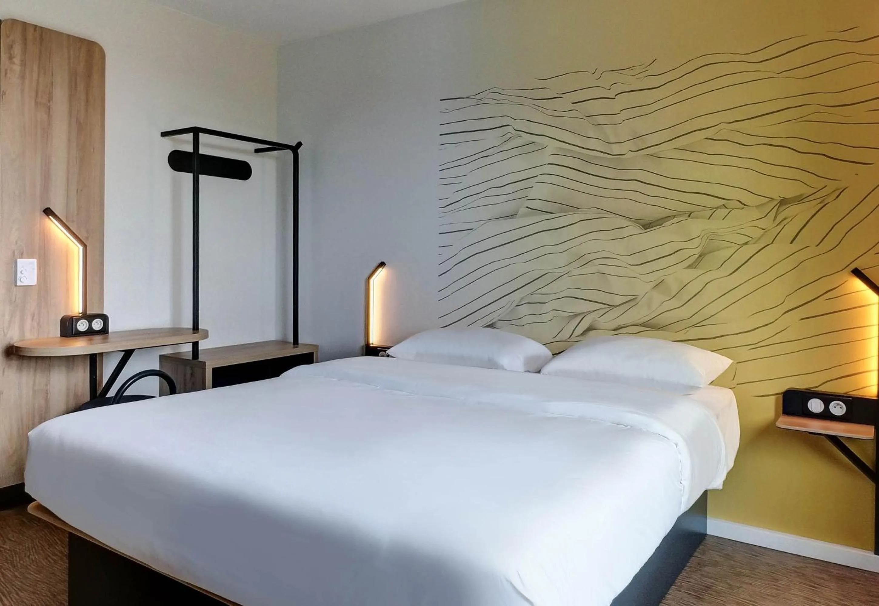 Bedroom, Bed in B&B HOTEL Besançon Valentin