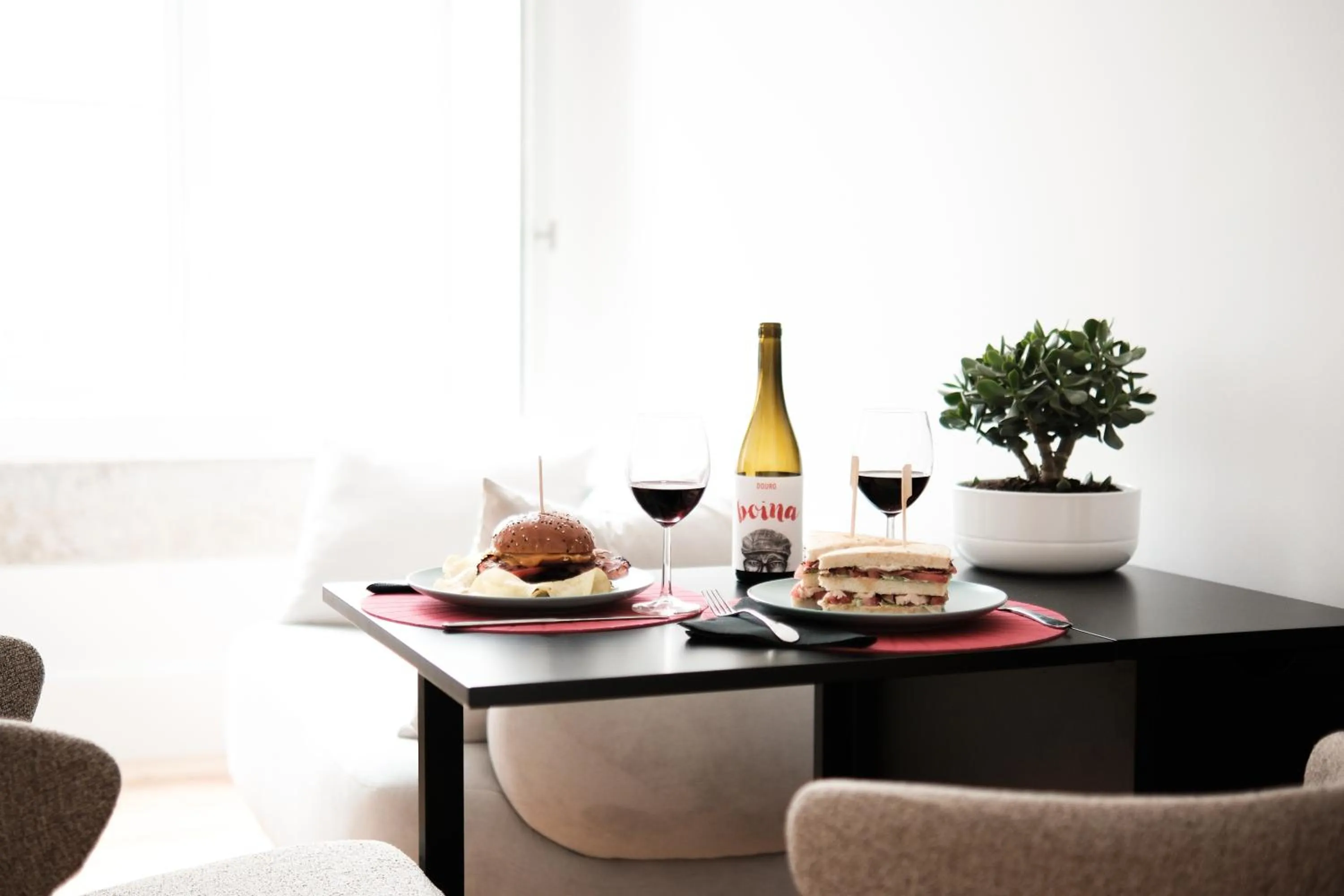 Food and drinks in The House on the Pink Street in Lisbon