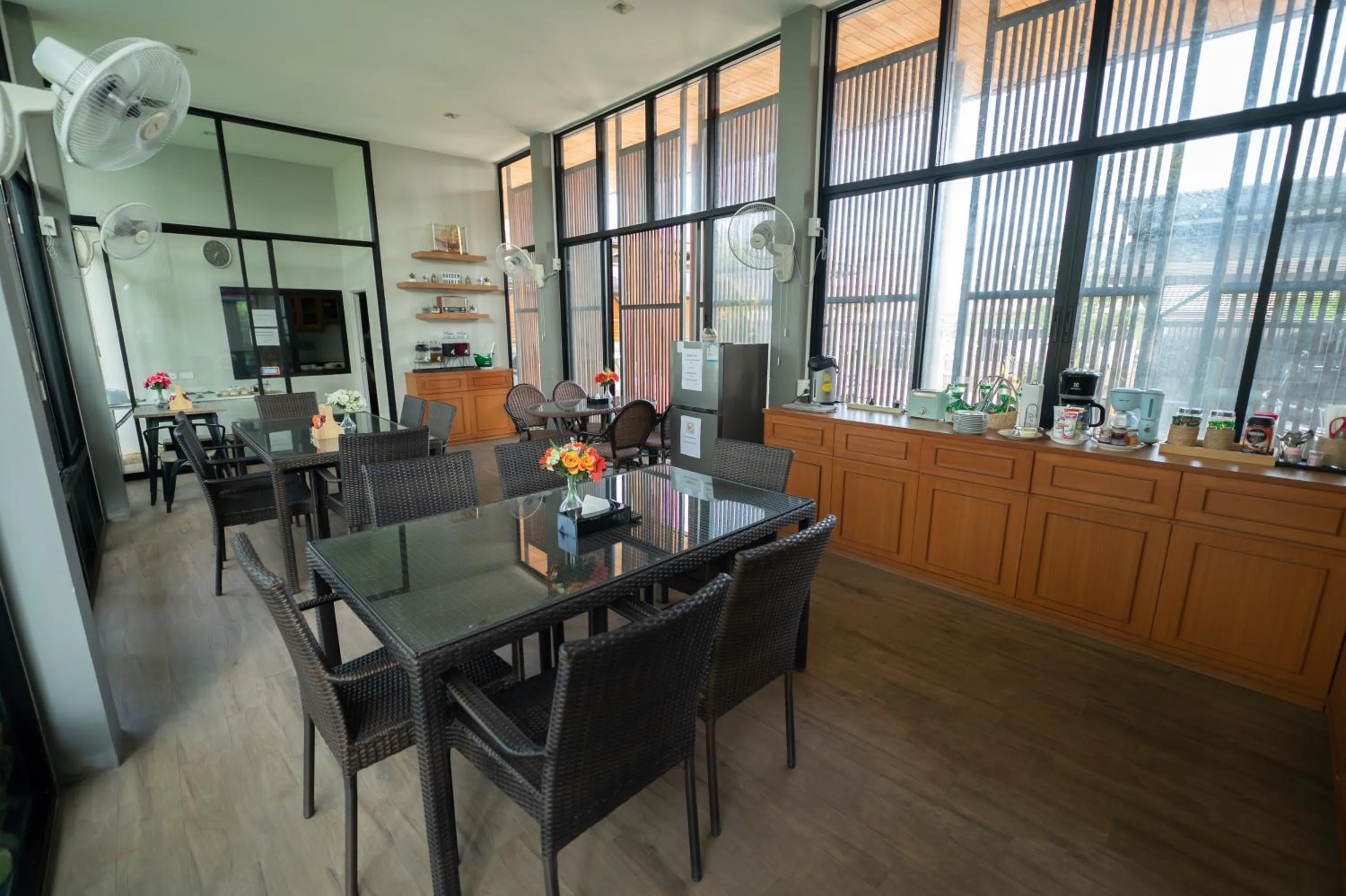 Restaurant/places to eat in Guuden Huahin Hotel