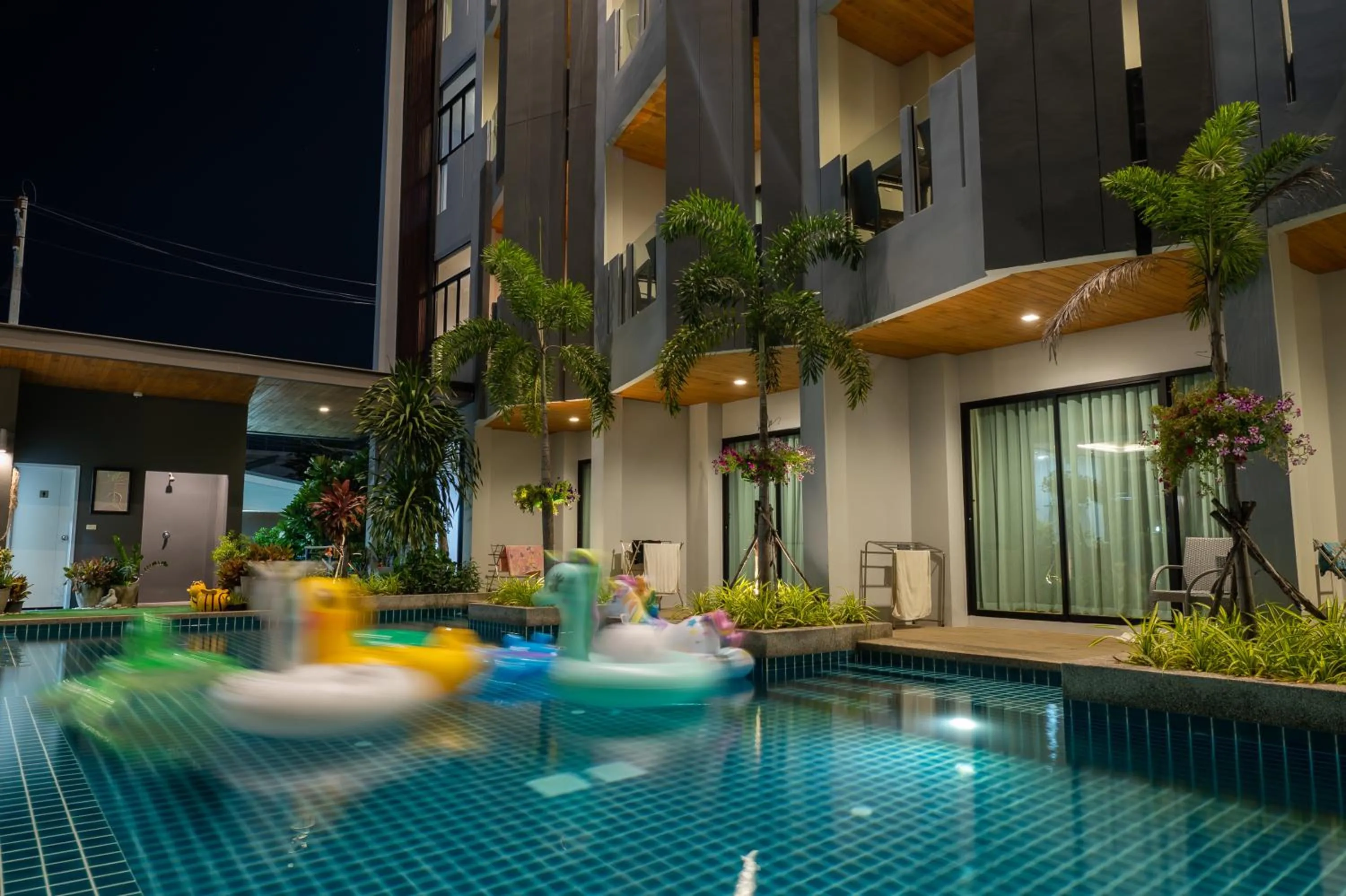 Swimming pool in Guuden Huahin Hotel