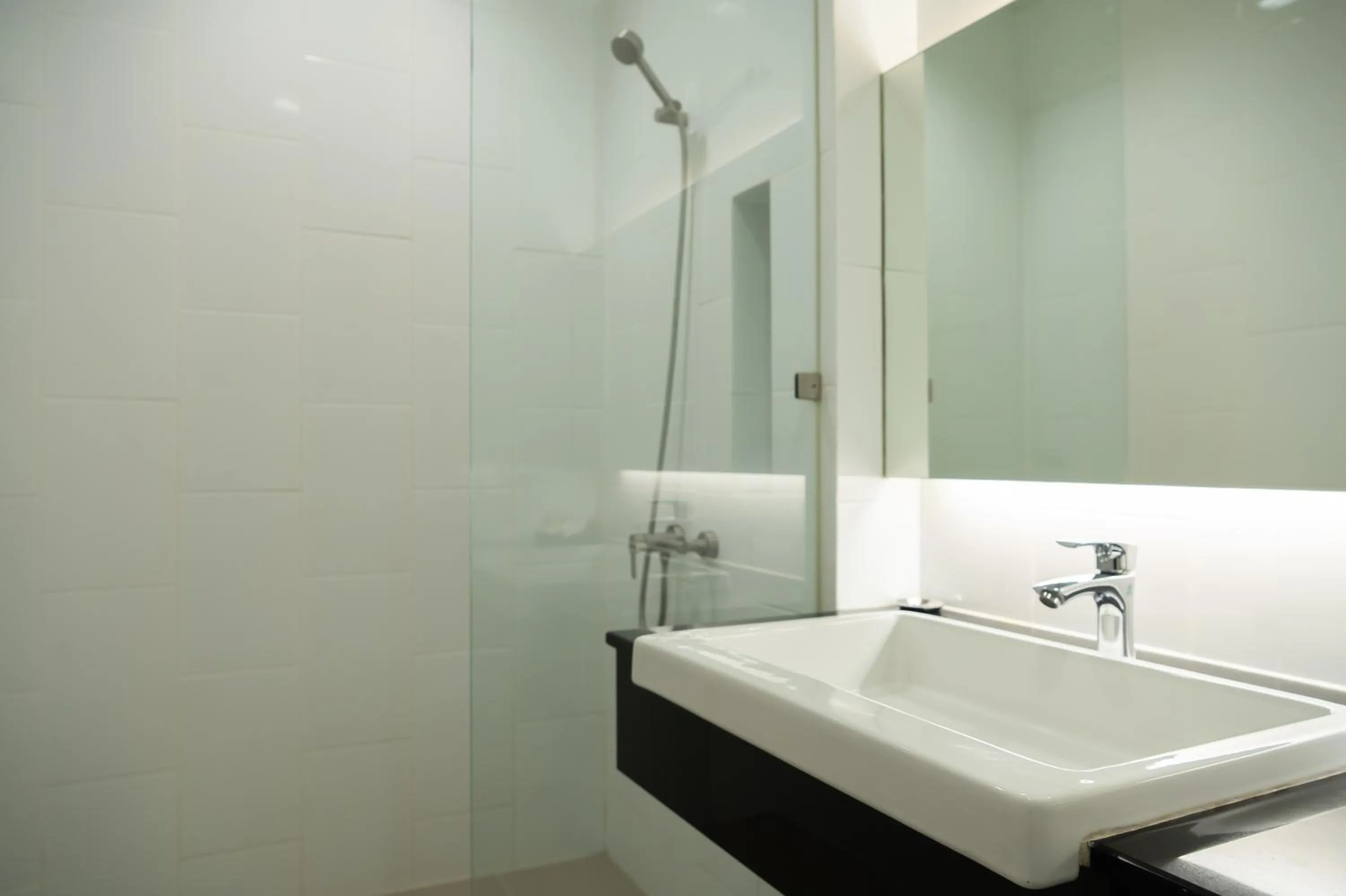 Shower in Guuden Huahin Hotel