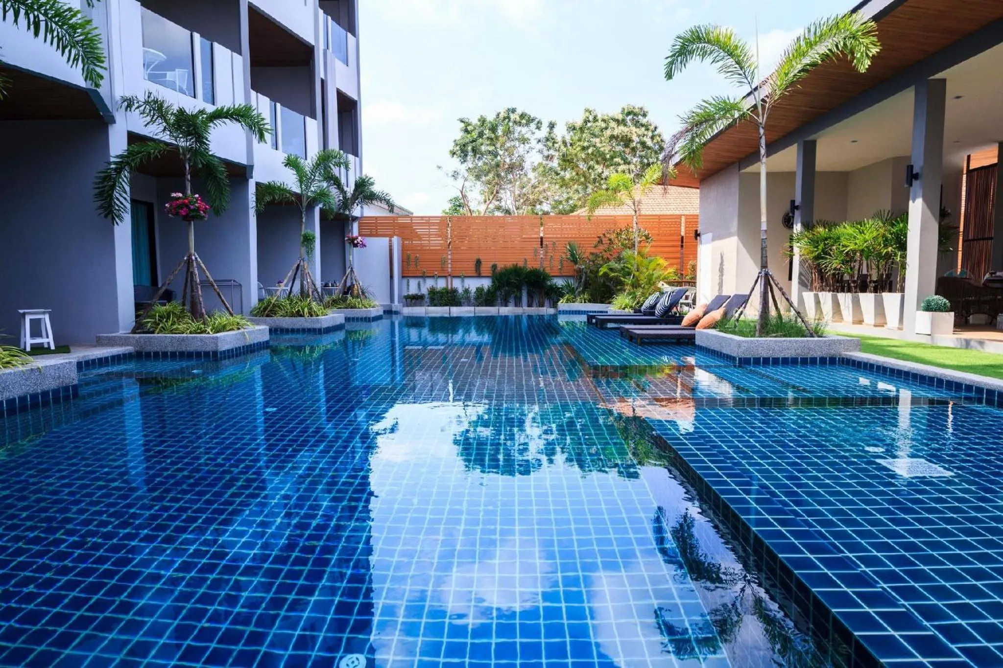 Swimming pool in Guuden Huahin Hotel