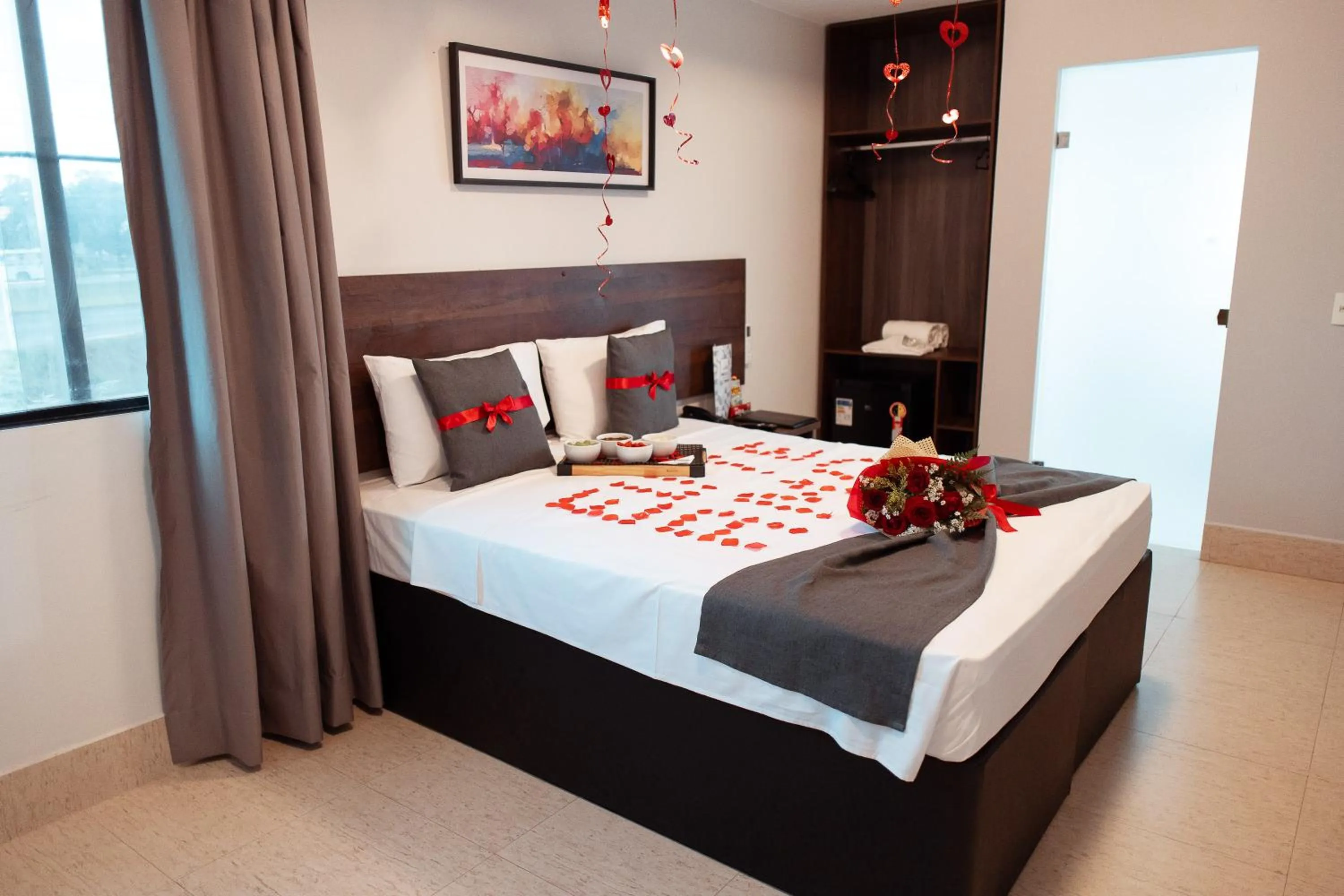 Bedroom, Bed in Roma Hotel by H Hotéis - Airport