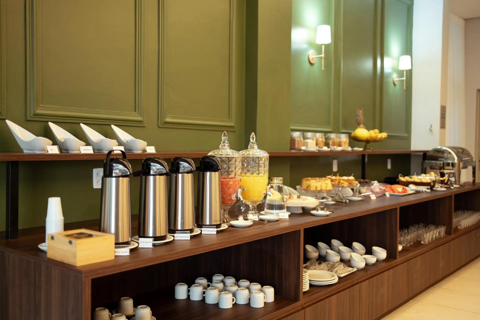 Breakfast in Roma Hotel by H Hotéis - Airport