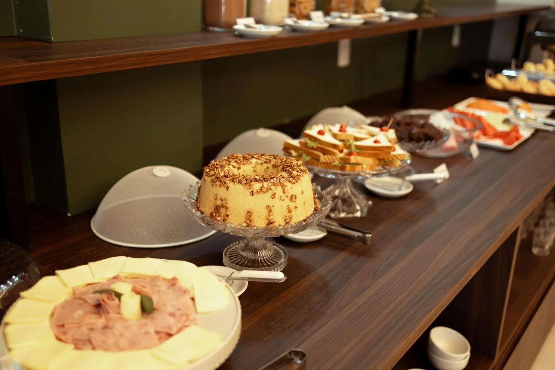 Buffet breakfast in Roma Hotel by H Hotéis - Airport