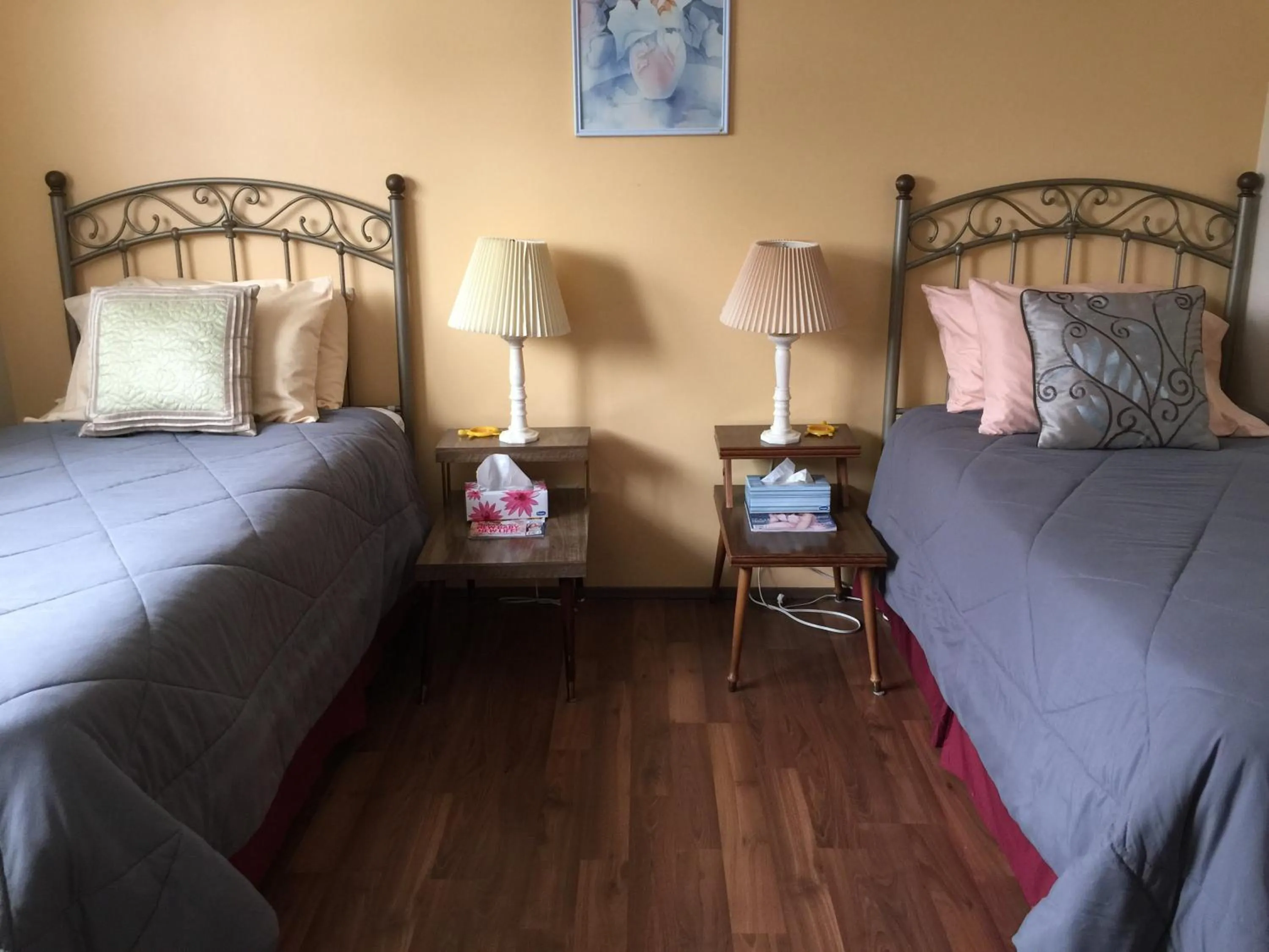 Twin Room with Shared Bathroom - single occupancy in Wild Rose Bed & Breakfast