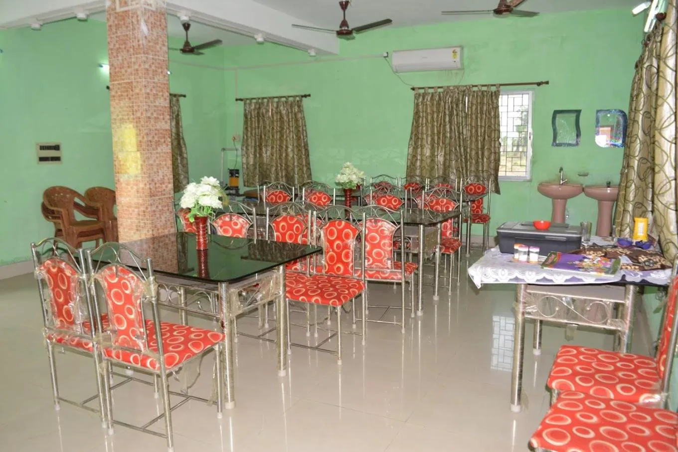 Restaurant/places to eat in Baranti Eco Tourism Resort, Muradi