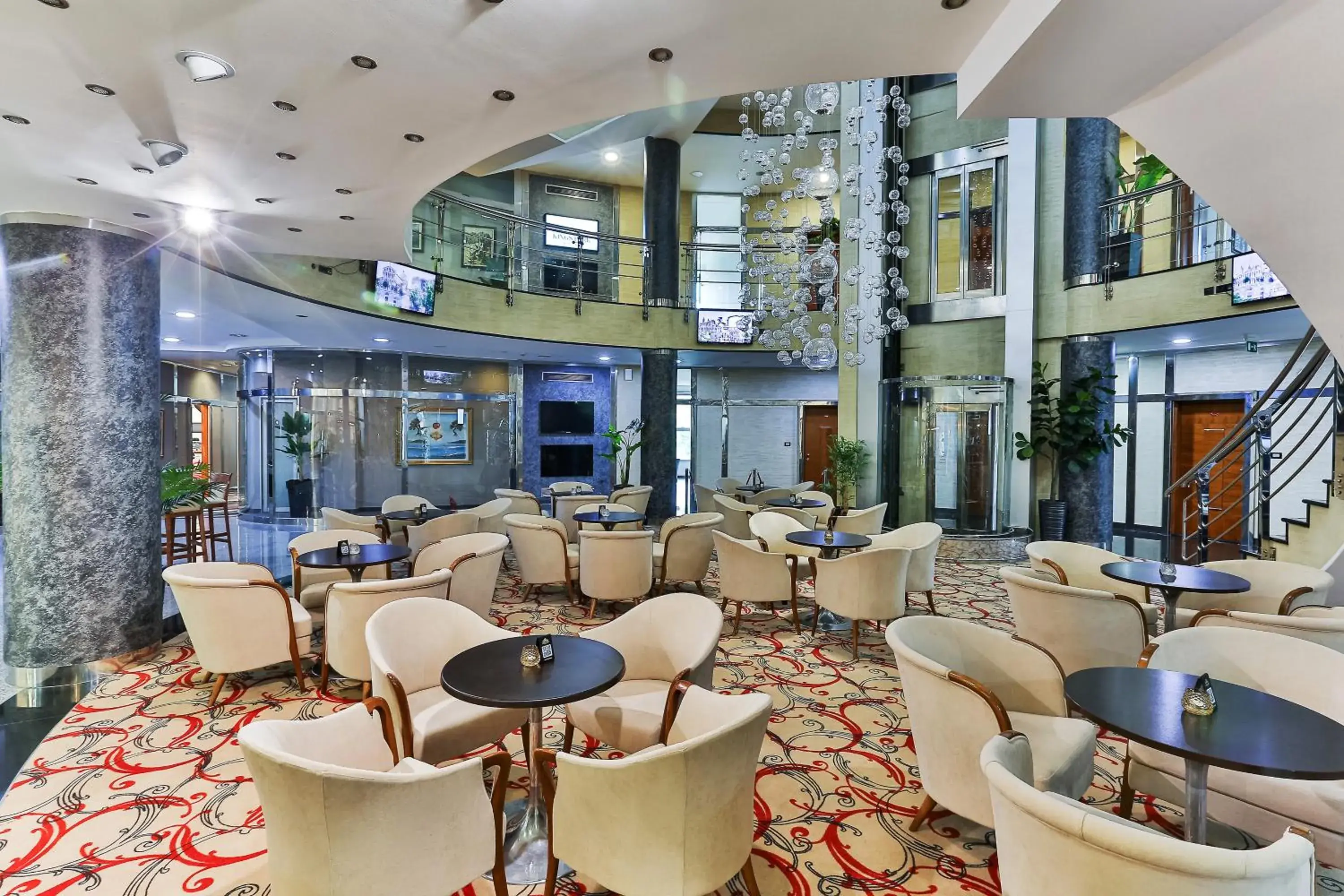 Lounge or bar in Kings Park Hotel Lounge or bar in Kings Park Hotel