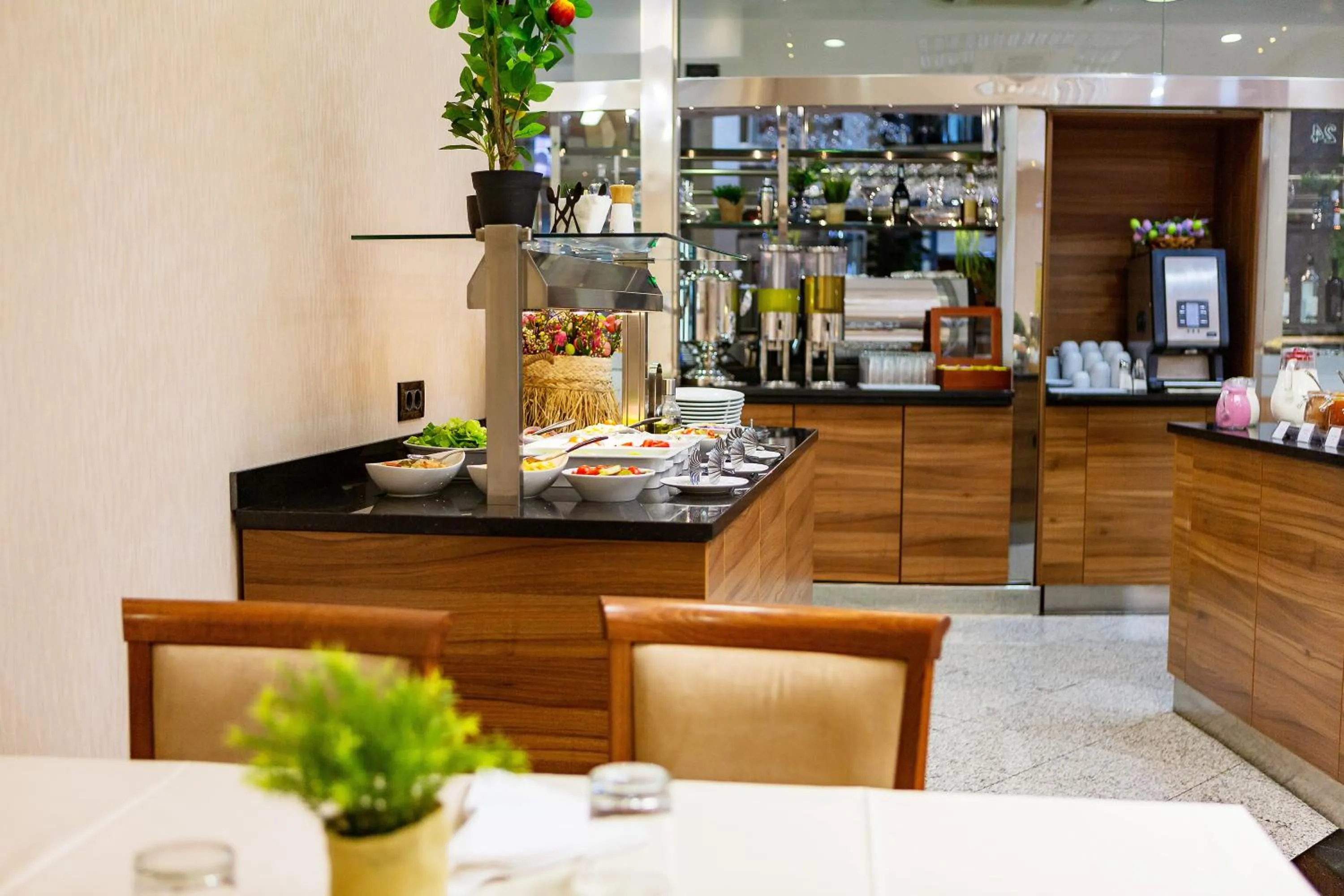 Restaurant/places to eat in Kings Park Hotel