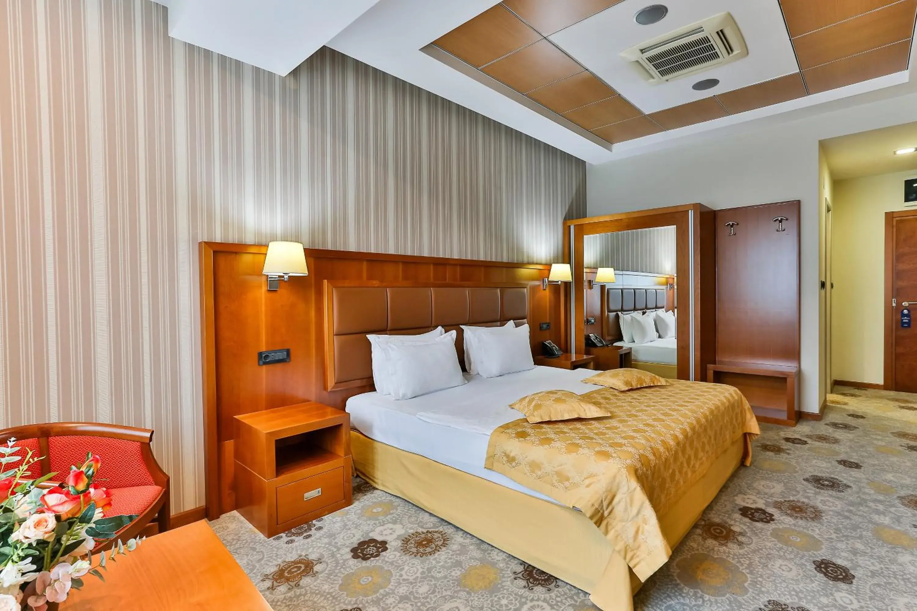 Bedroom, Bed in Kings Park Hotel Bedroom, Bed in Kings Park Hotel