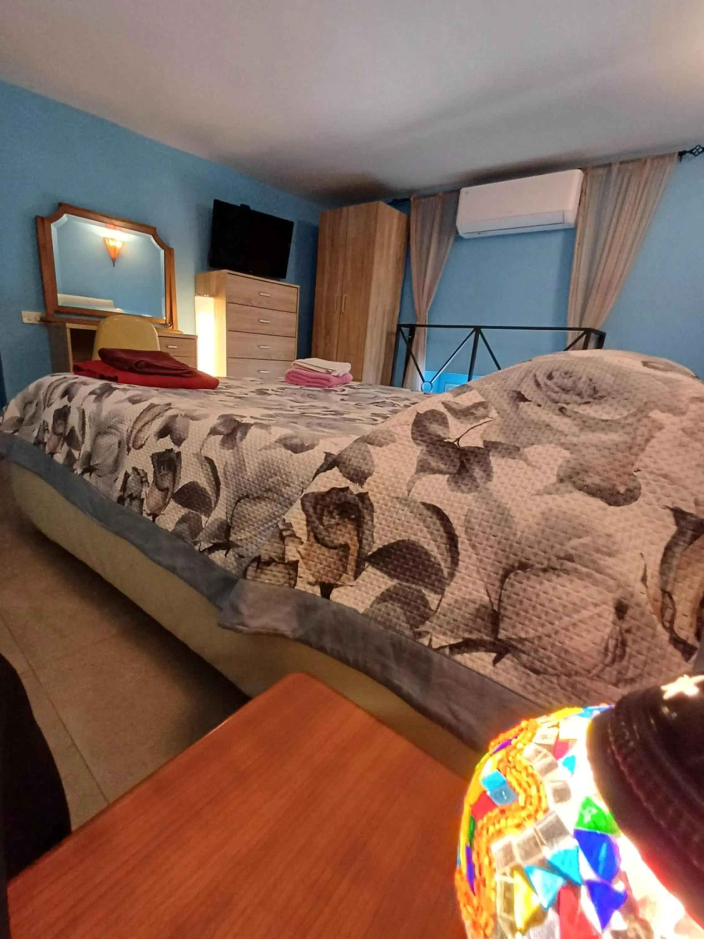 Bed in GoldenCube Guest House