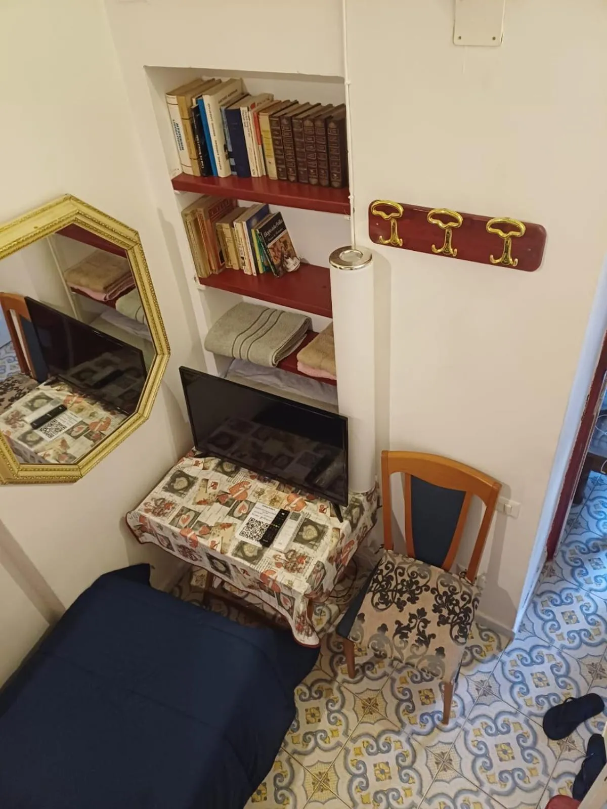 GoldenCube Guest House