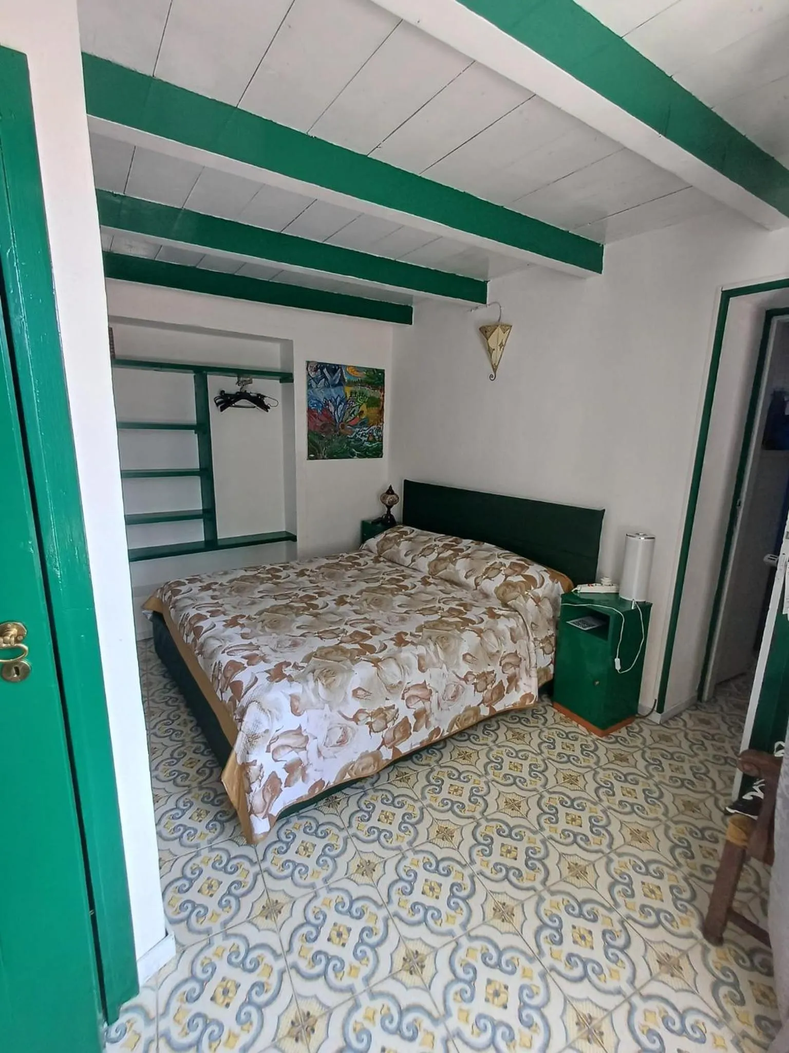 Bed in GoldenCube Guest House