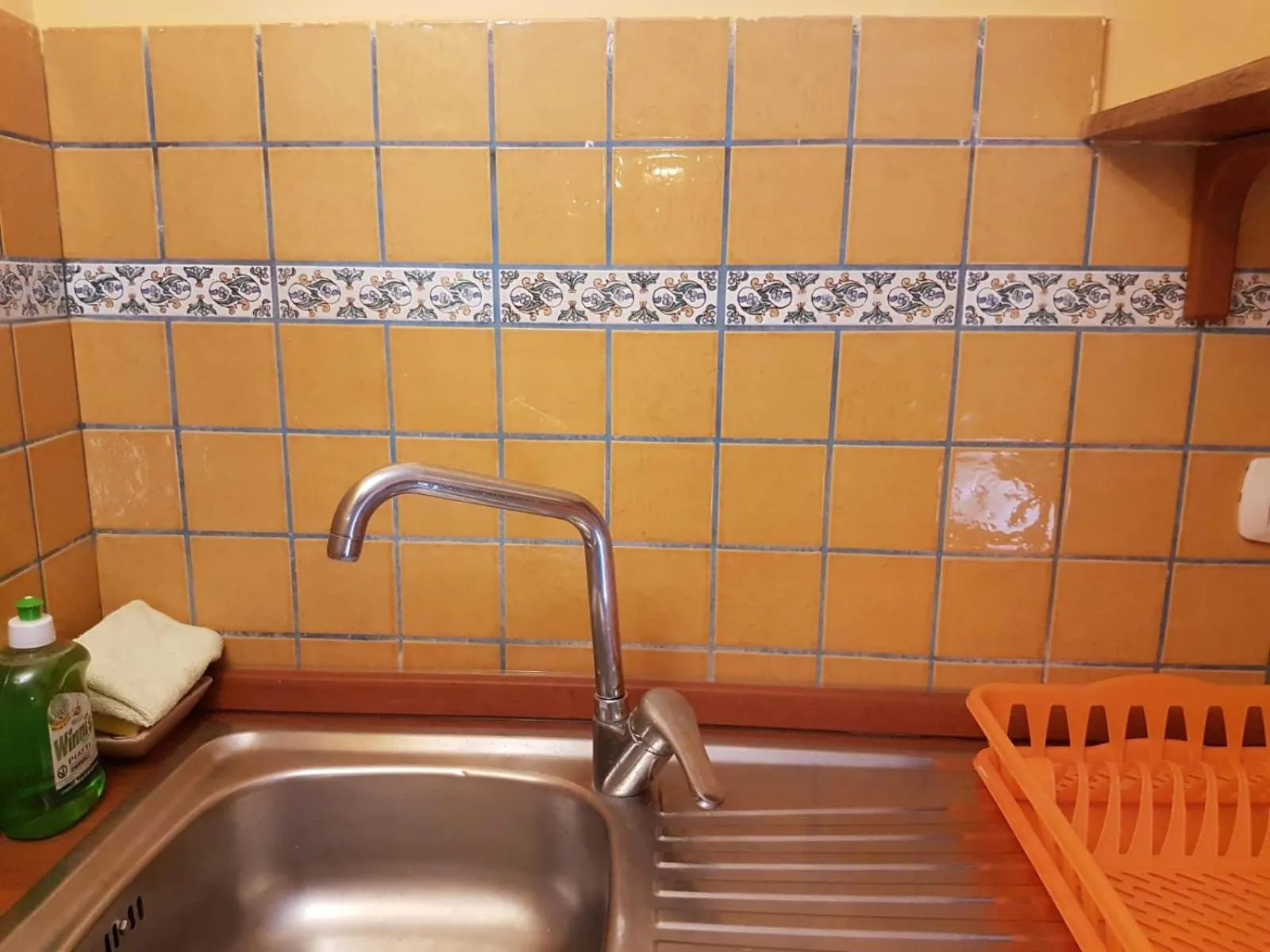 GoldenCube Guest House