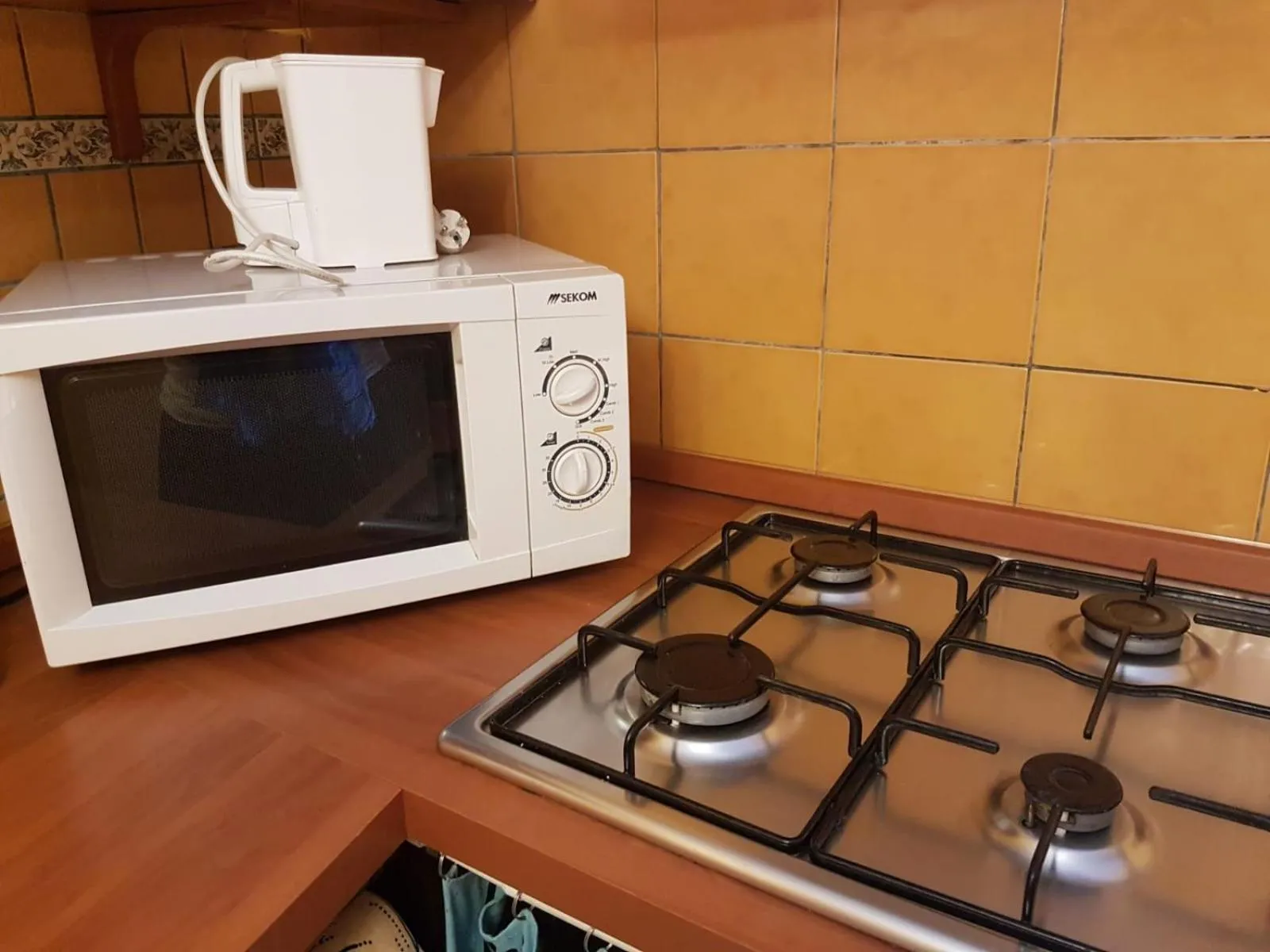 GoldenCube Guest House