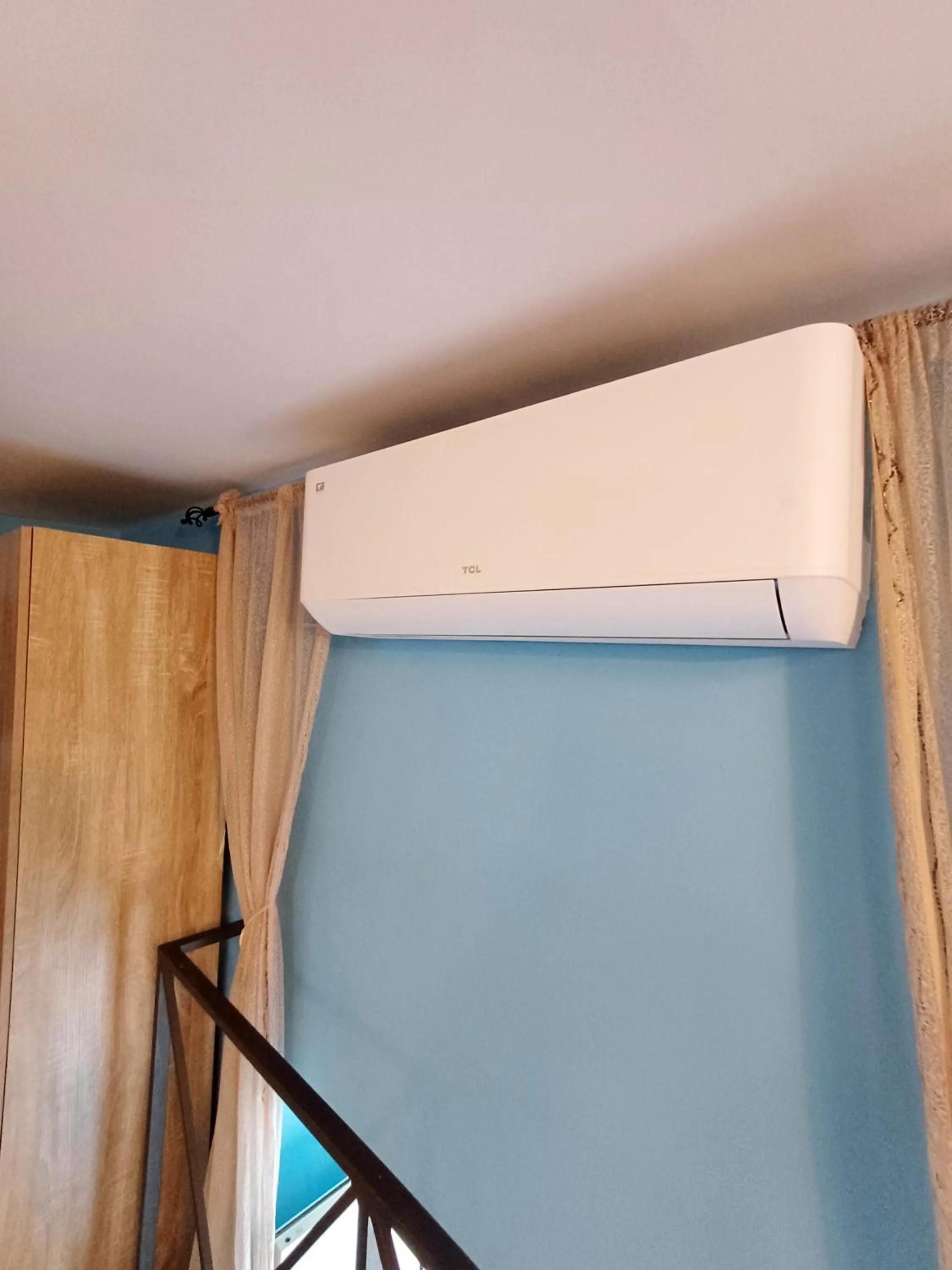 TV and multimedia in GoldenCube Guest House