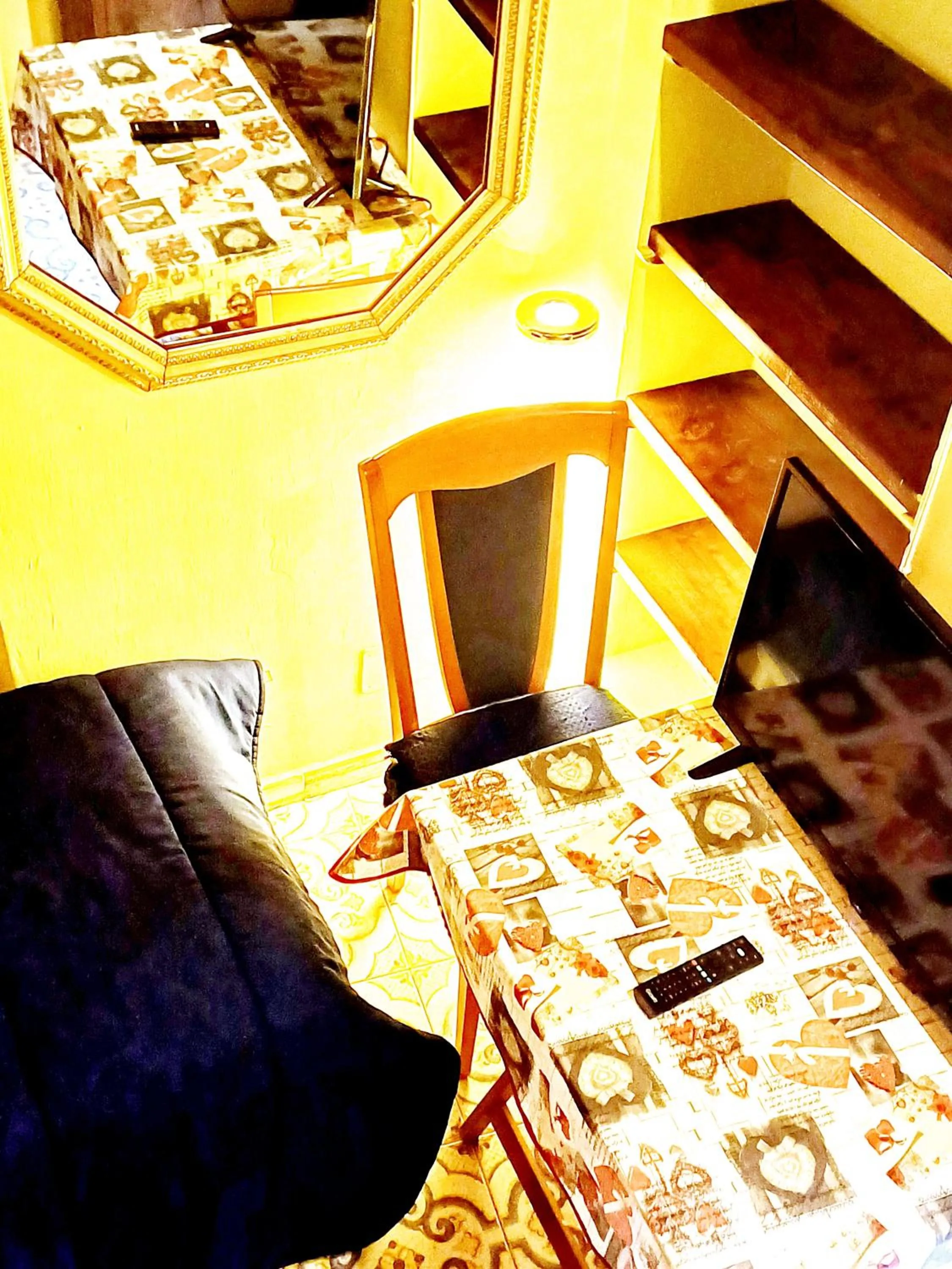 TV and multimedia, Bed in GoldenCube Guest House