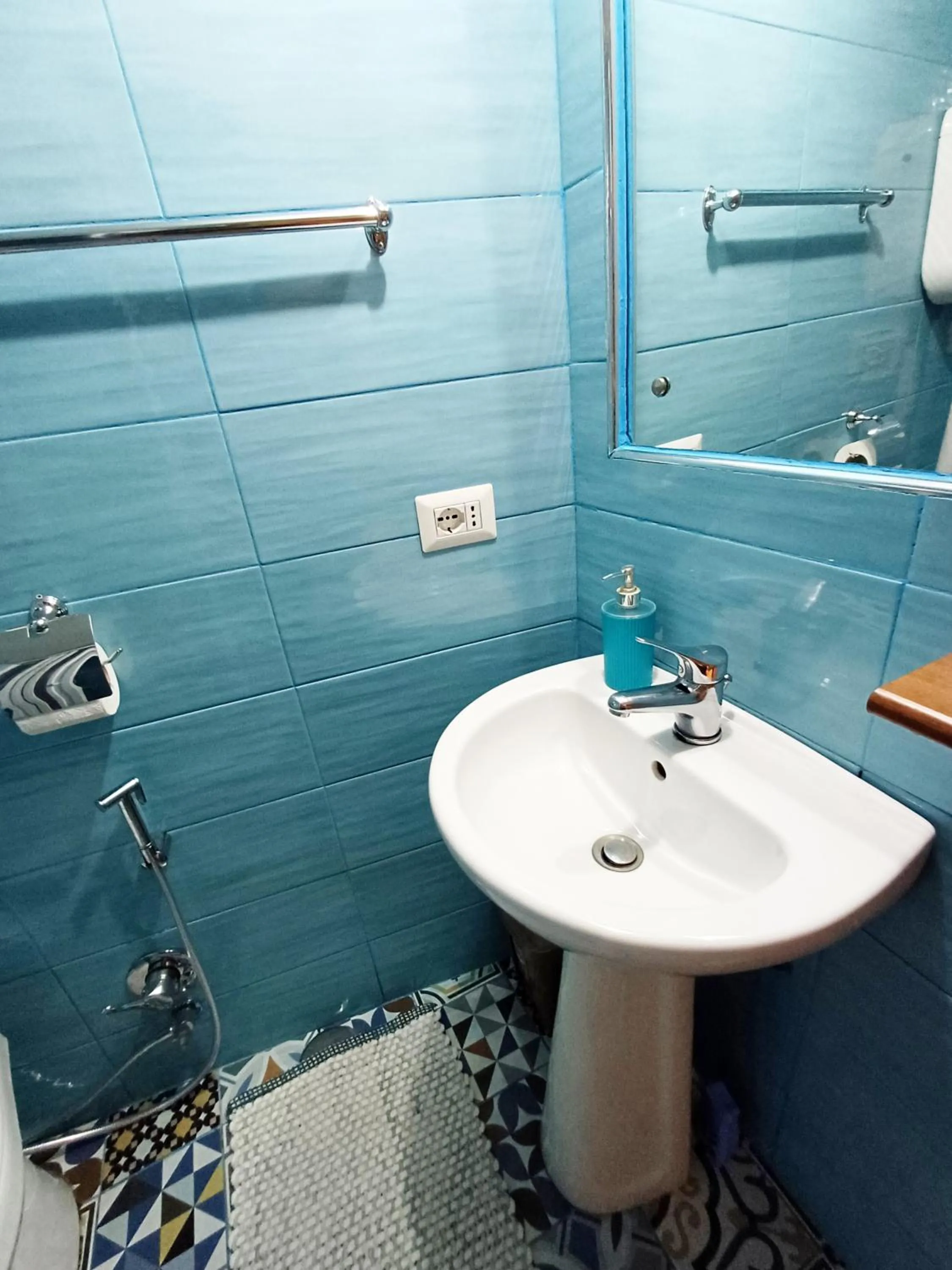 Bathroom in GoldenCube Guest House