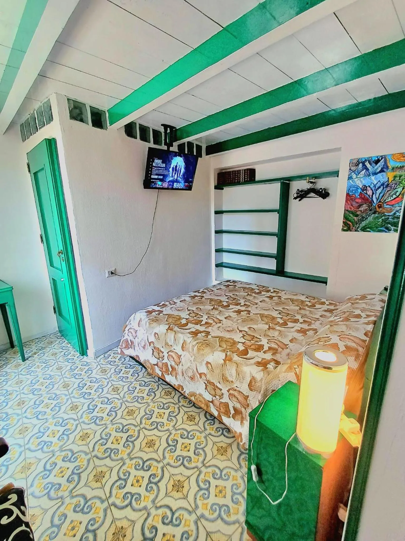 Bed in GoldenCube Guest House