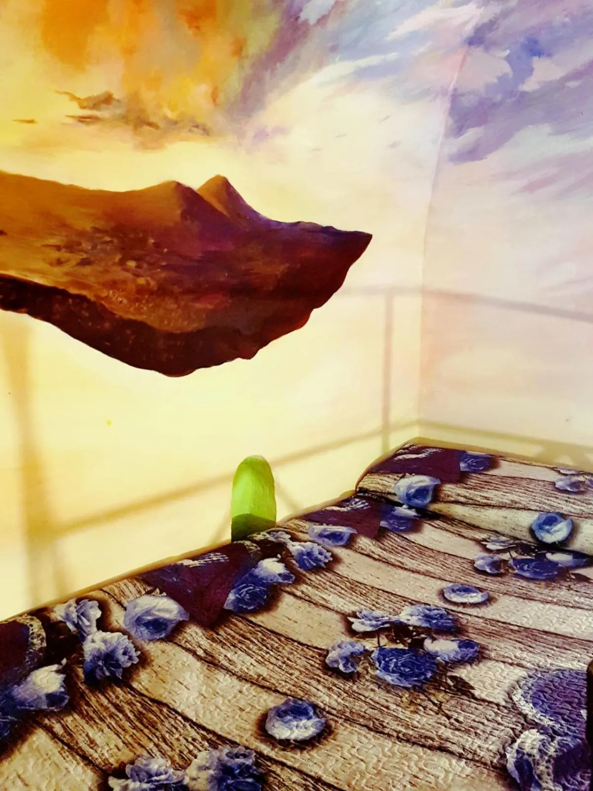 GoldenCube Guest House