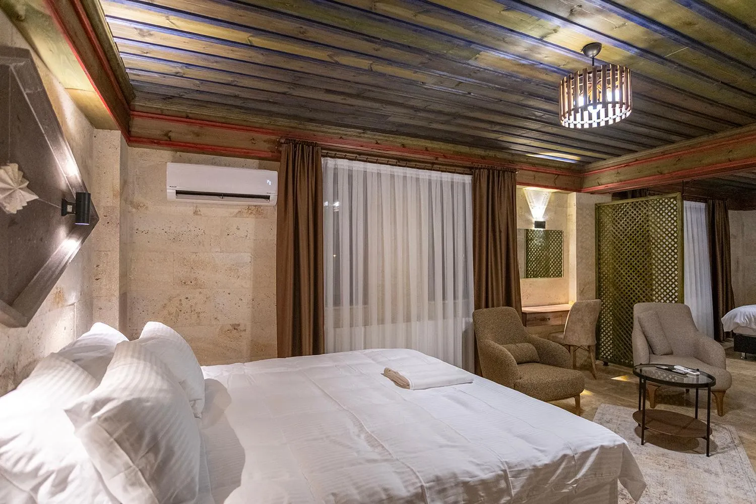 Bed in Uçhisar Premium