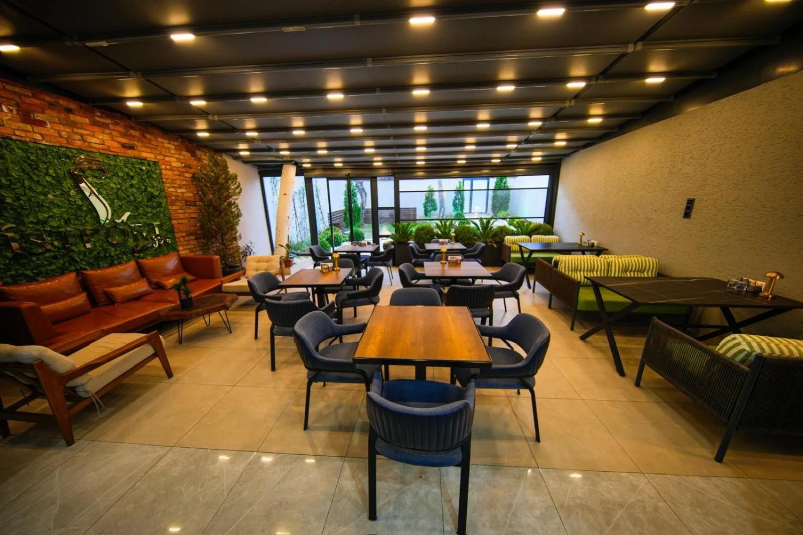 Restaurant/places to eat in İSTPORT GARDEN HOTELS