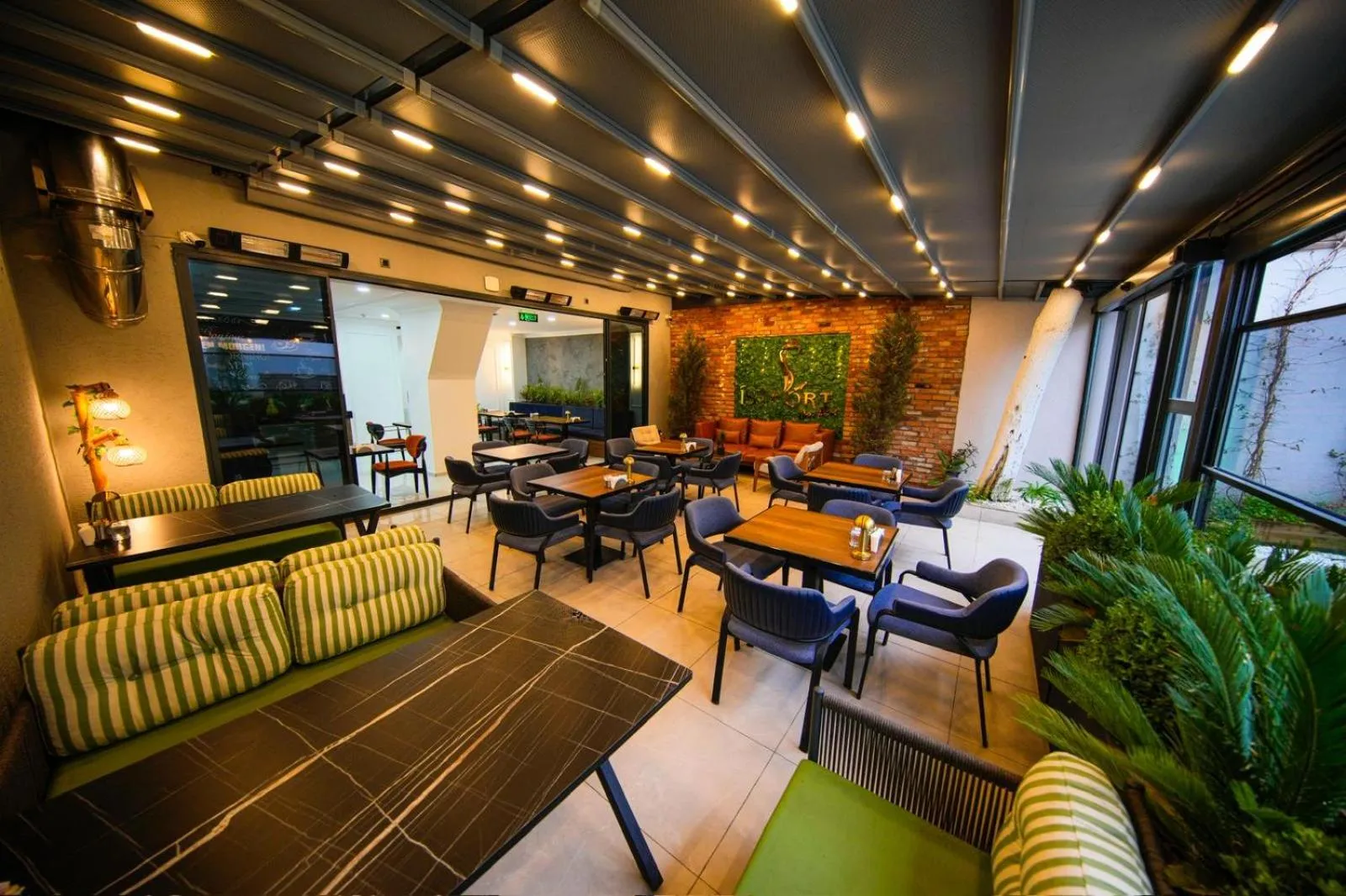 Restaurant/places to eat in İSTPORT GARDEN HOTELS