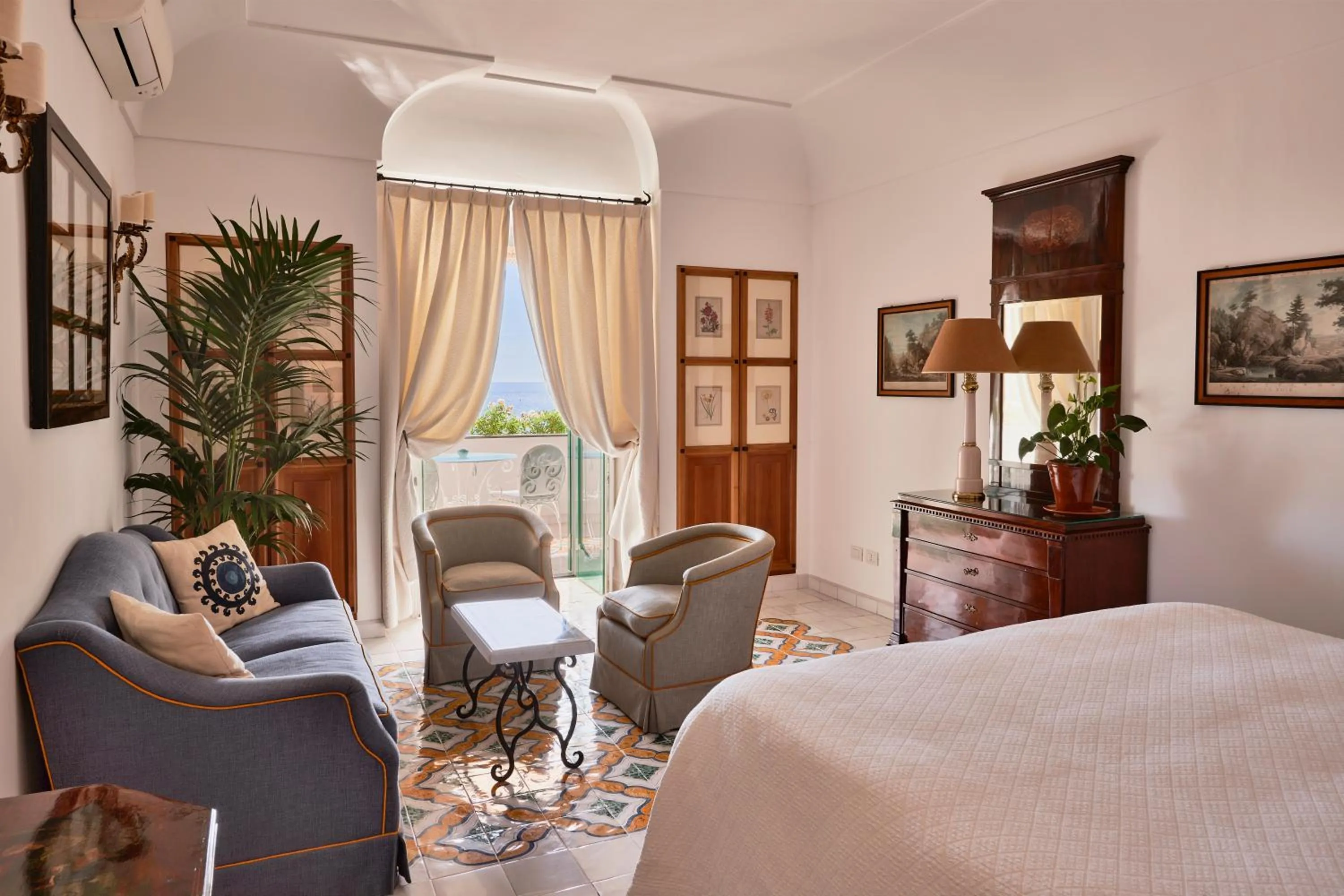 Bedroom, Bed in Le Sirenuse