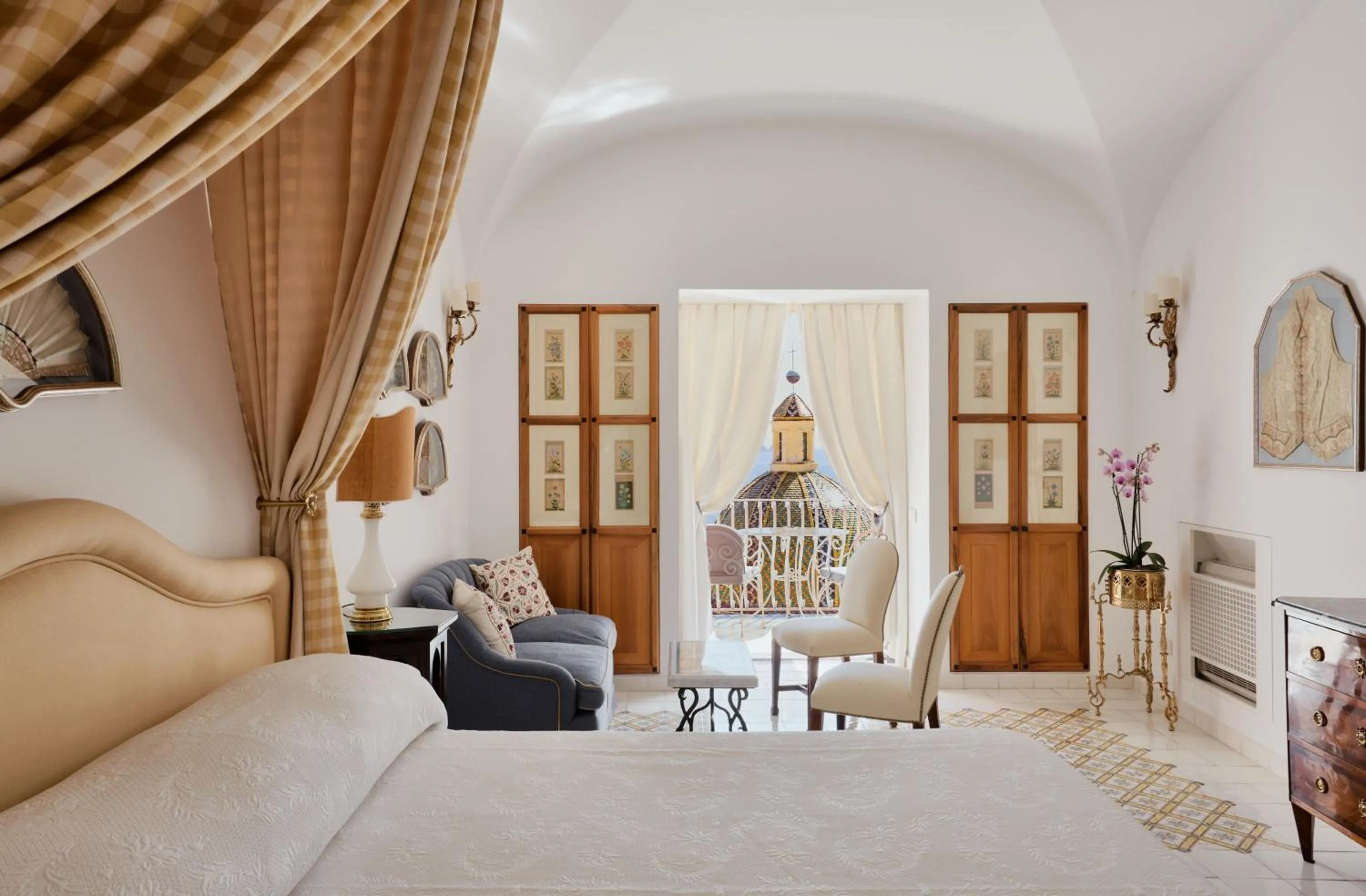 Bedroom, Bed in Le Sirenuse