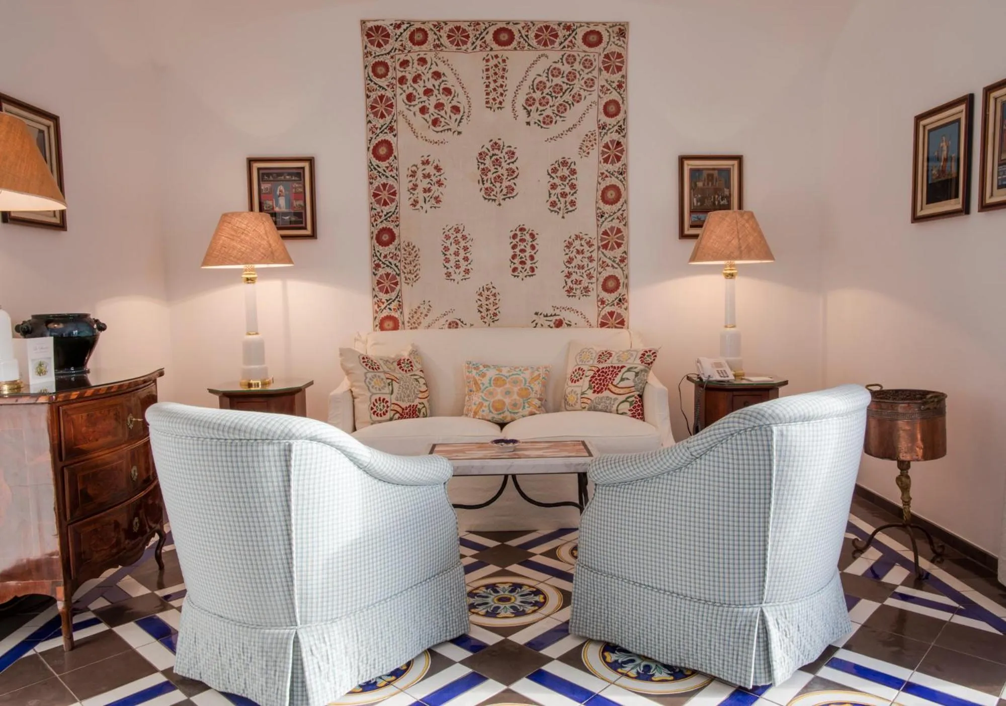 Photo of the whole room in Le Sirenuse