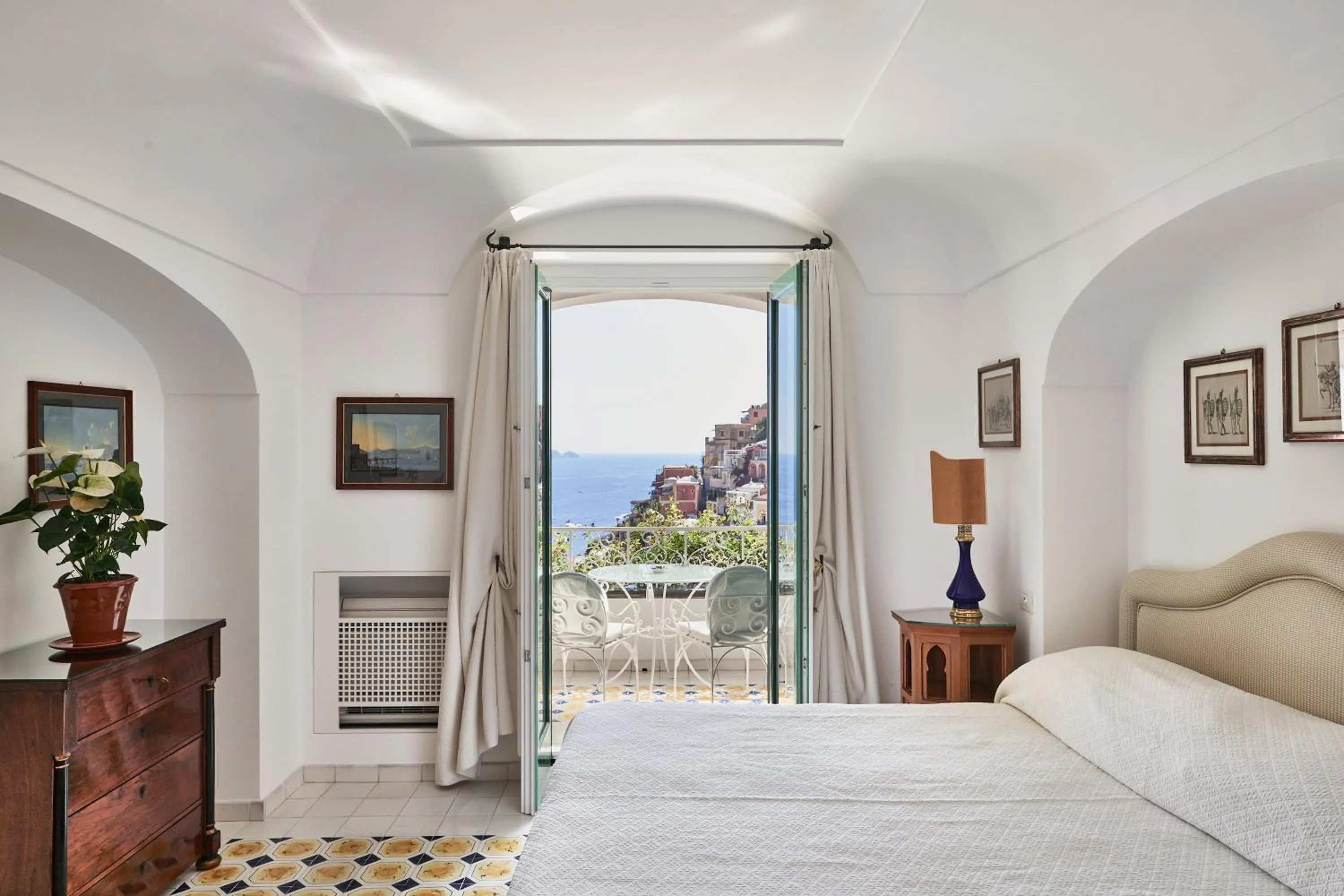 Bedroom, Bed in Le Sirenuse