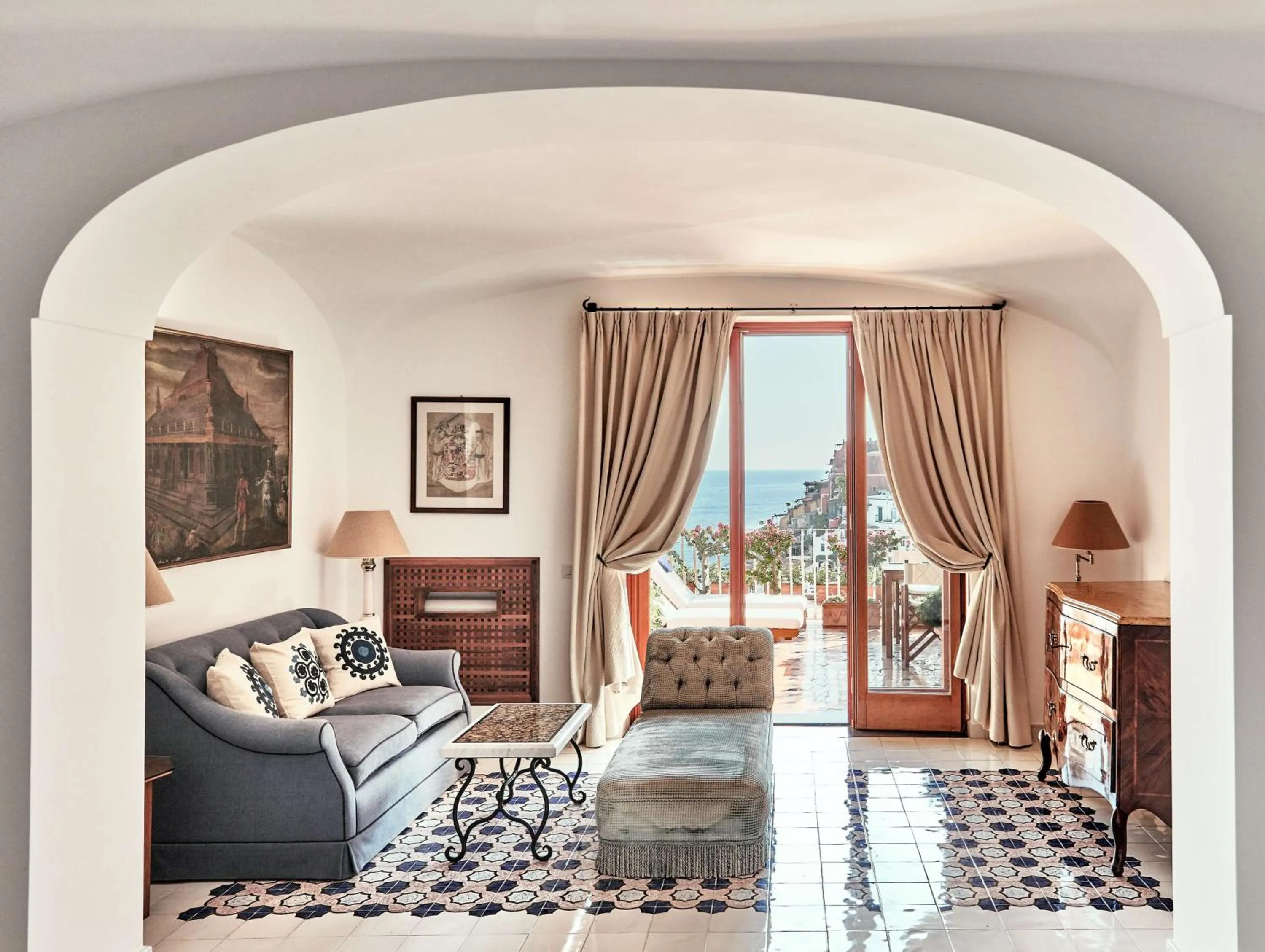 Photo of the whole room in Le Sirenuse