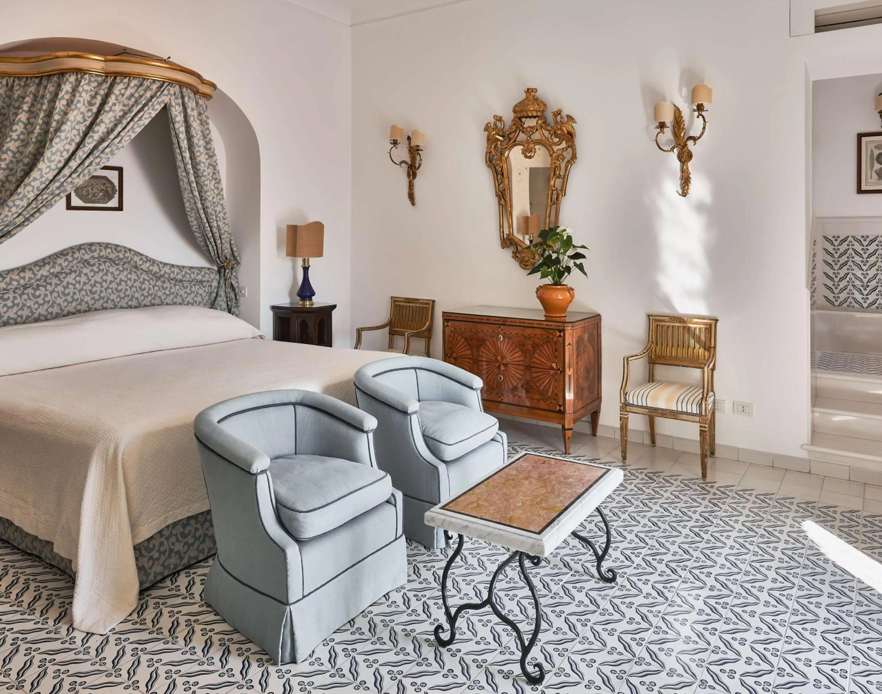 Bedroom, Bed in Le Sirenuse