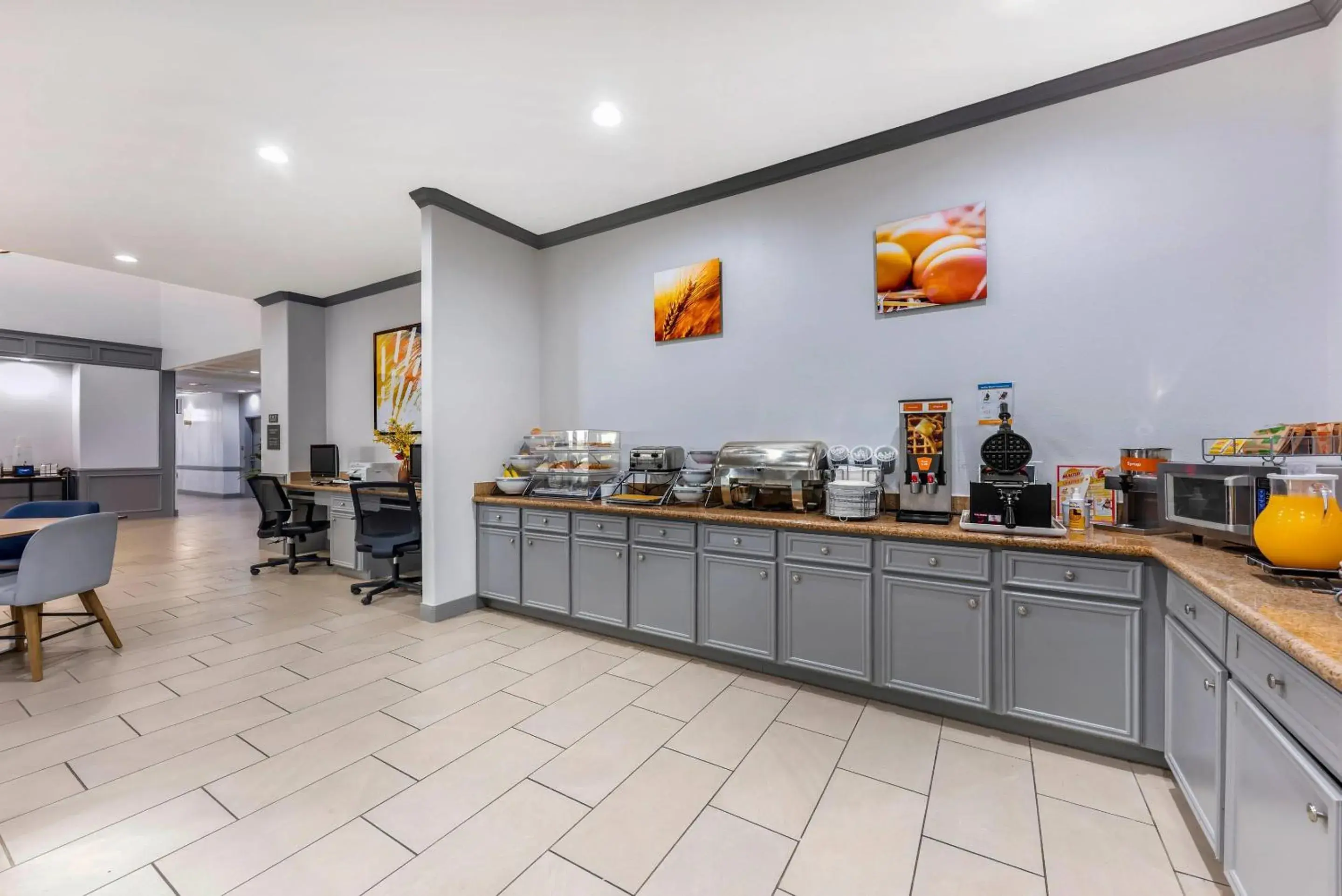 Breakfast in Comfort Inn & Suites Schulenburg Breakfast in Comfort Inn & Suites Schulenburg