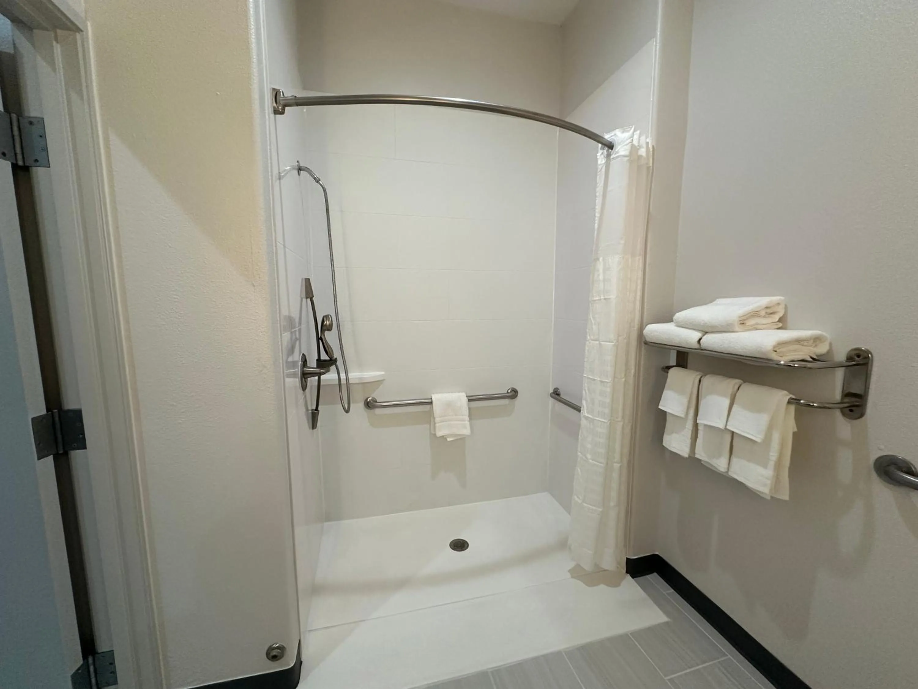 Shower in Comfort Inn & Suites Schulenburg