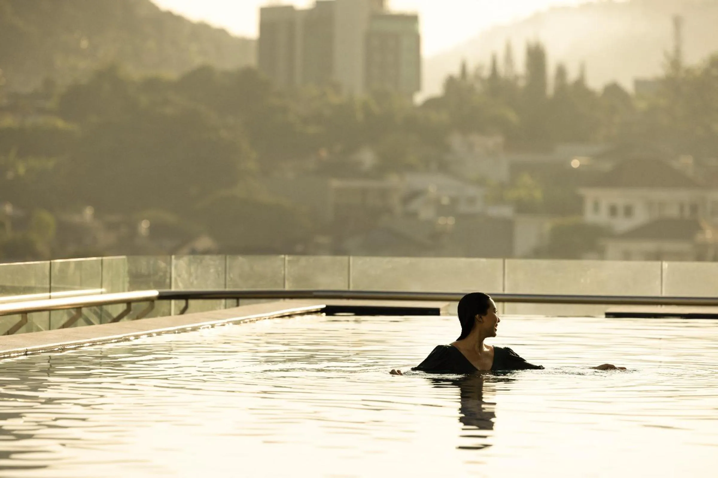 Swimming pool in Hotel Santika Premiere Lampung