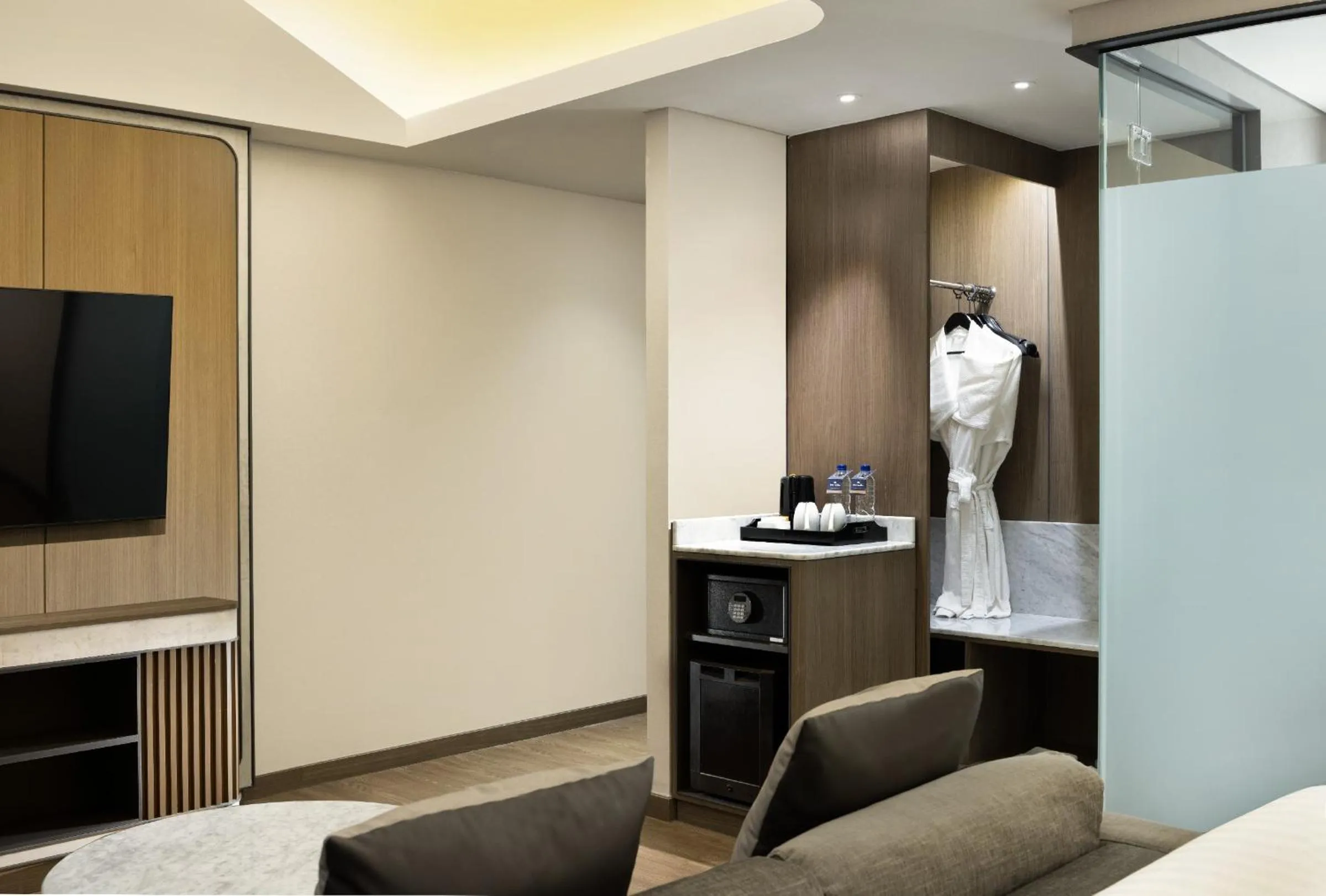 wardrobe in Hotel Santika Premiere Lampung