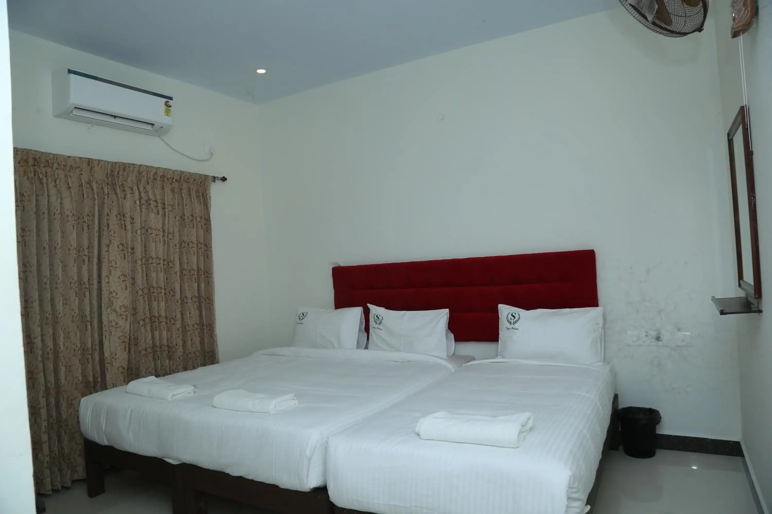 Bed in HOTEL TAWFEEQ PALACE Bed in HOTEL TAWFEEQ PALACE