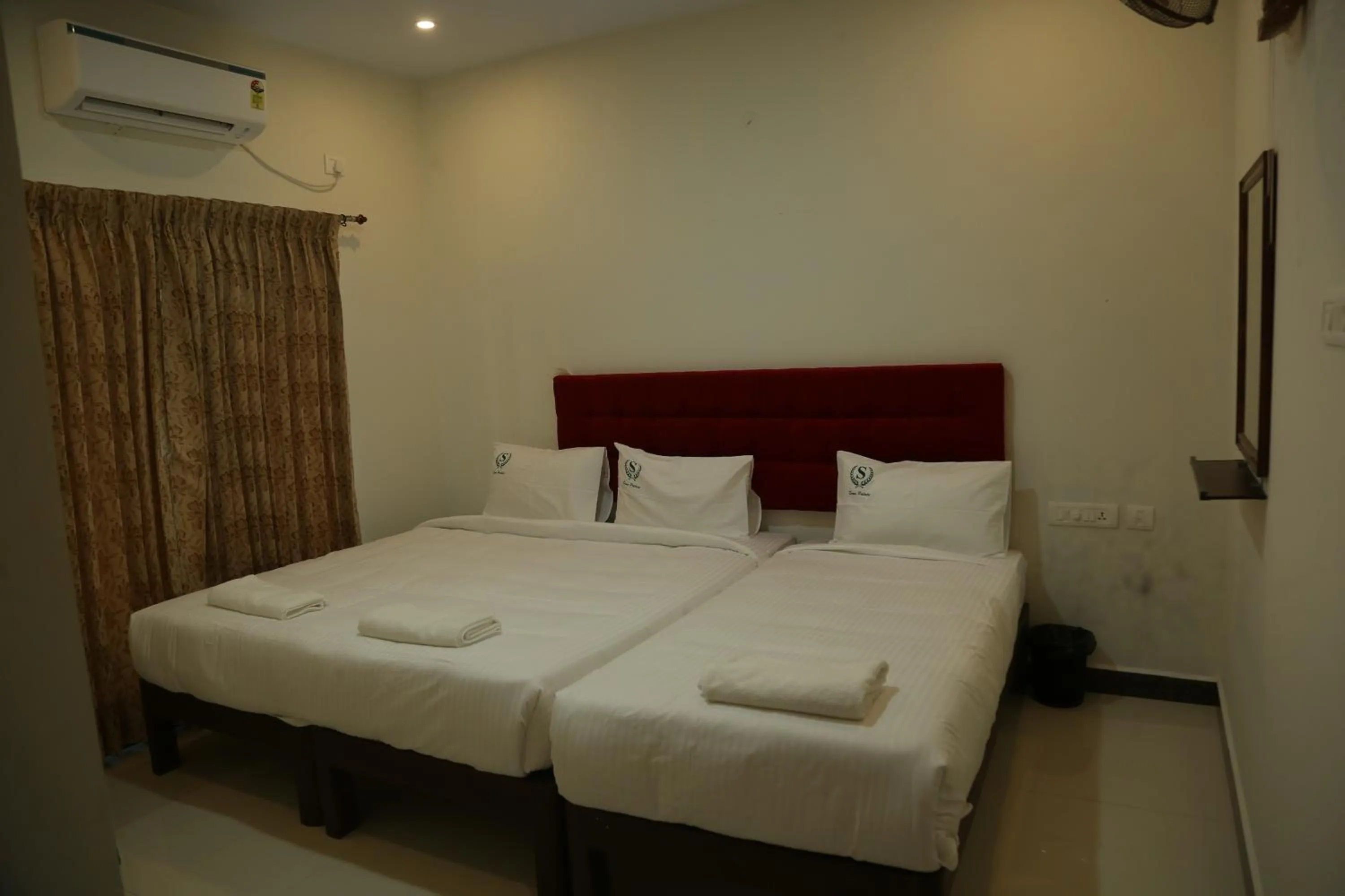 Bed in HOTEL TAWFEEQ PALACE