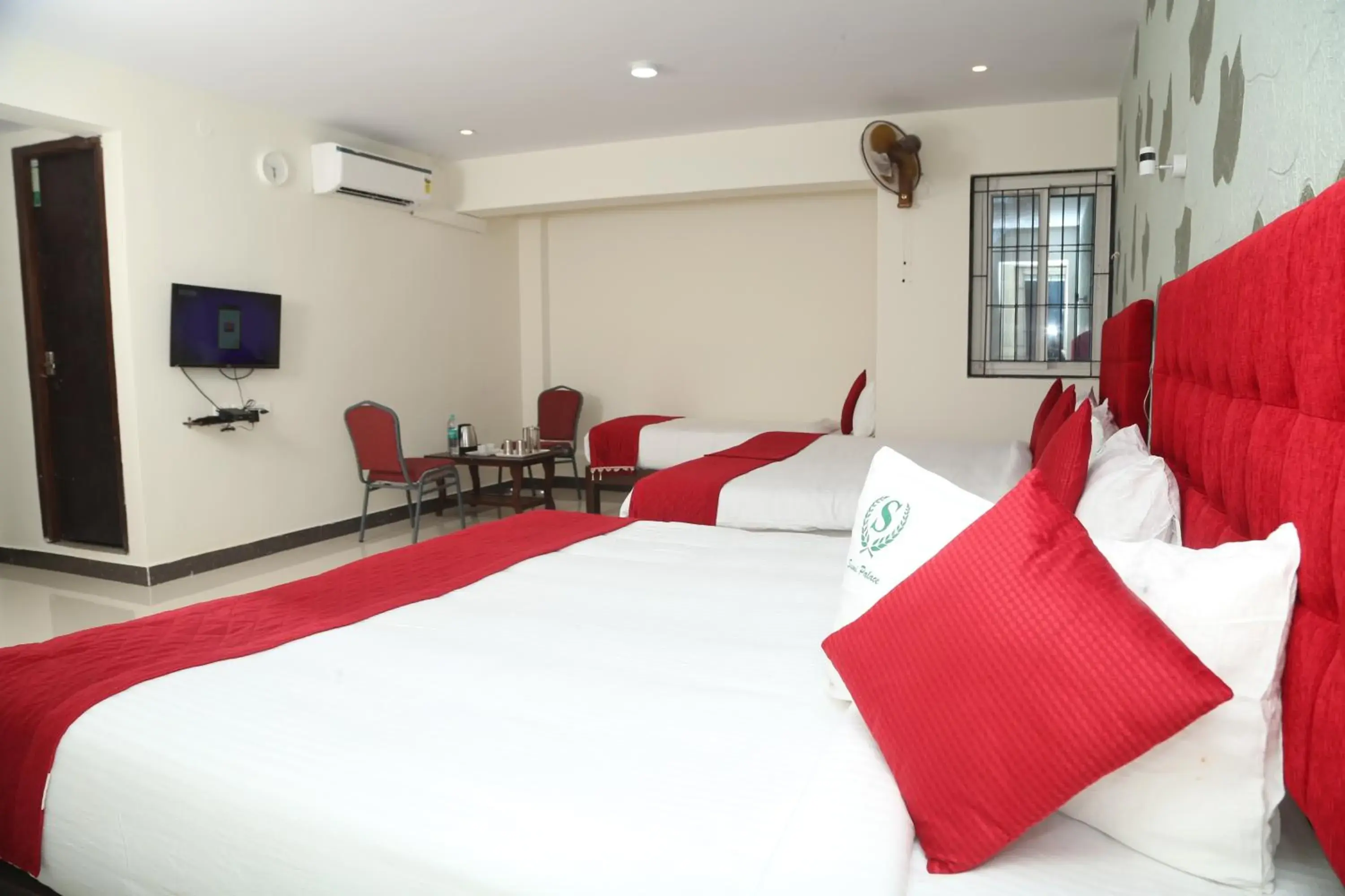 Bed in HOTEL TAWFEEQ PALACE Bed in HOTEL TAWFEEQ PALACE