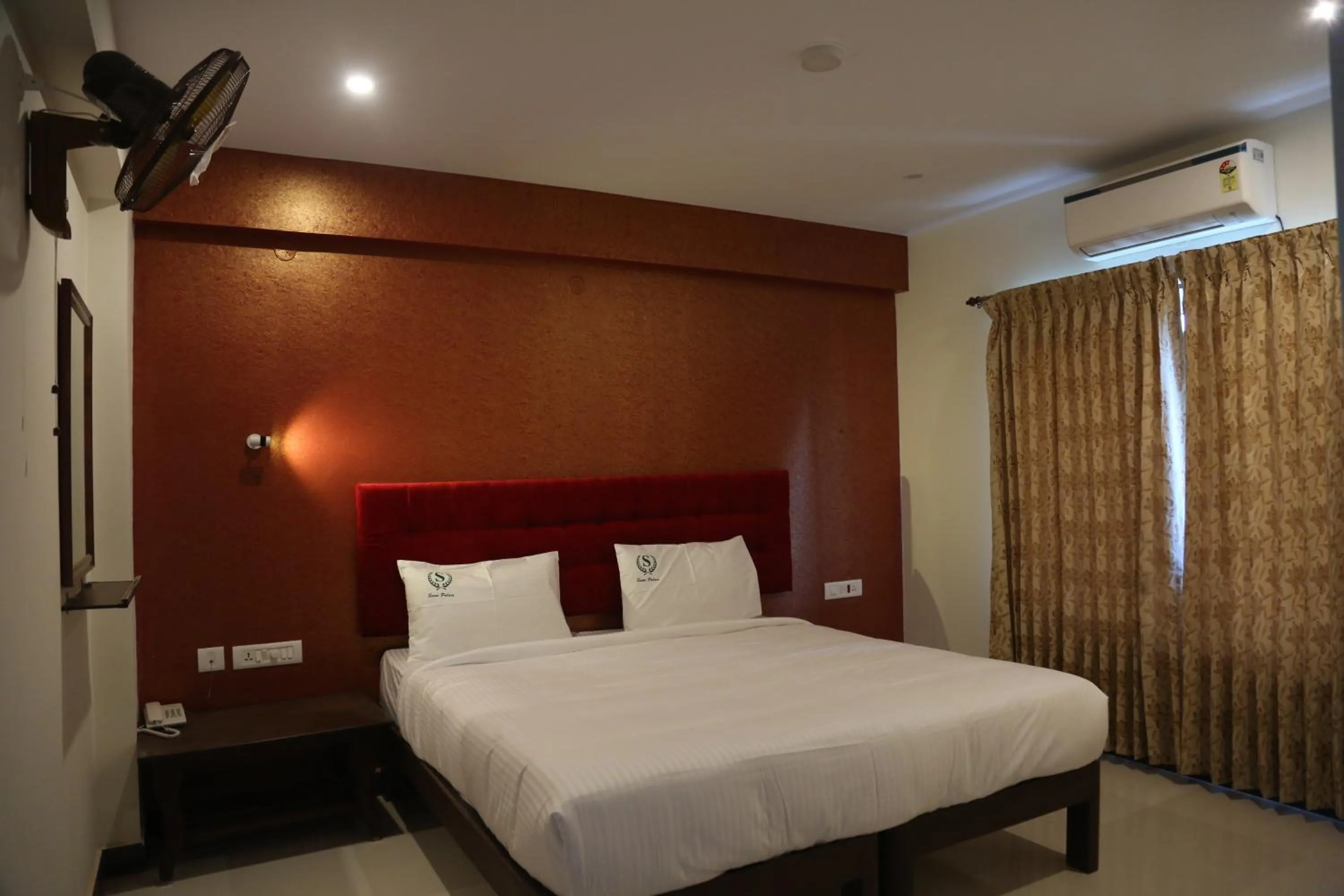 Bed in HOTEL TAWFEEQ PALACE