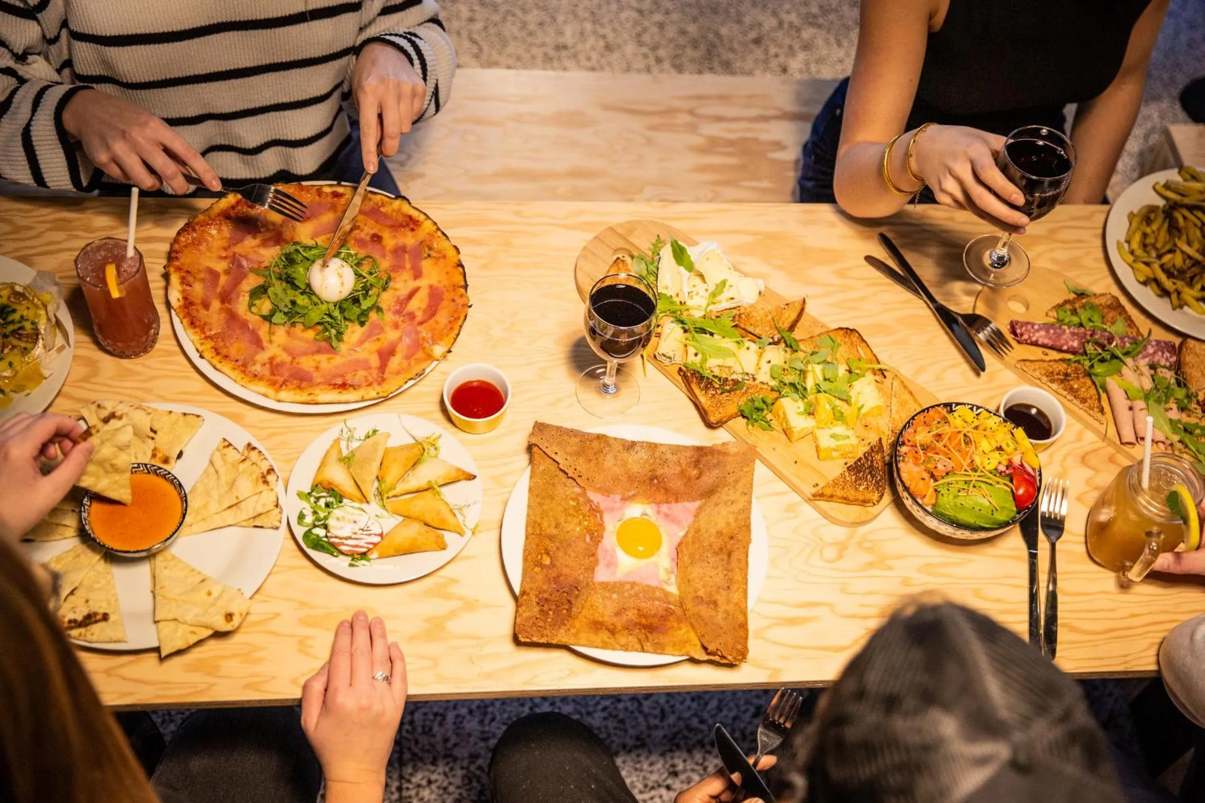 Restaurant/places to eat in JOST Hôtel Le Havre Centre Gare