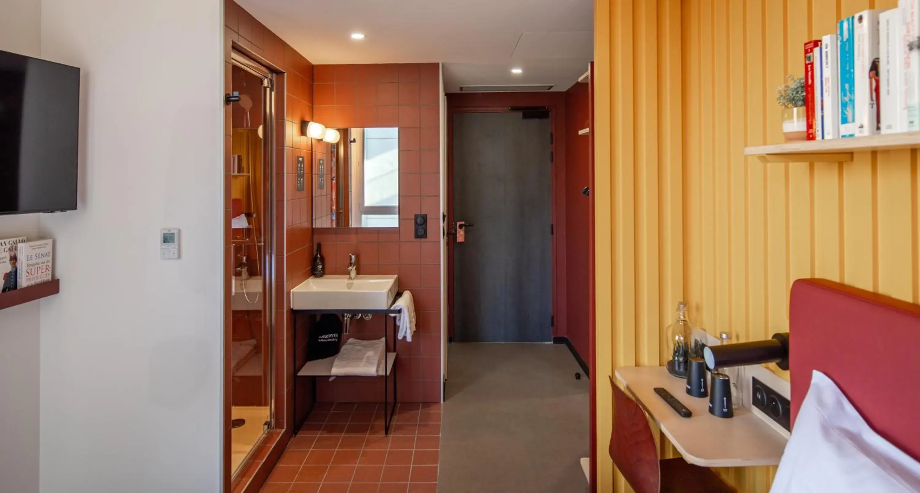 Photo of the whole room in JOST Hôtel Le Havre Centre Gare Photo of the whole room in JOST Hôtel Le Havre Centre Gare