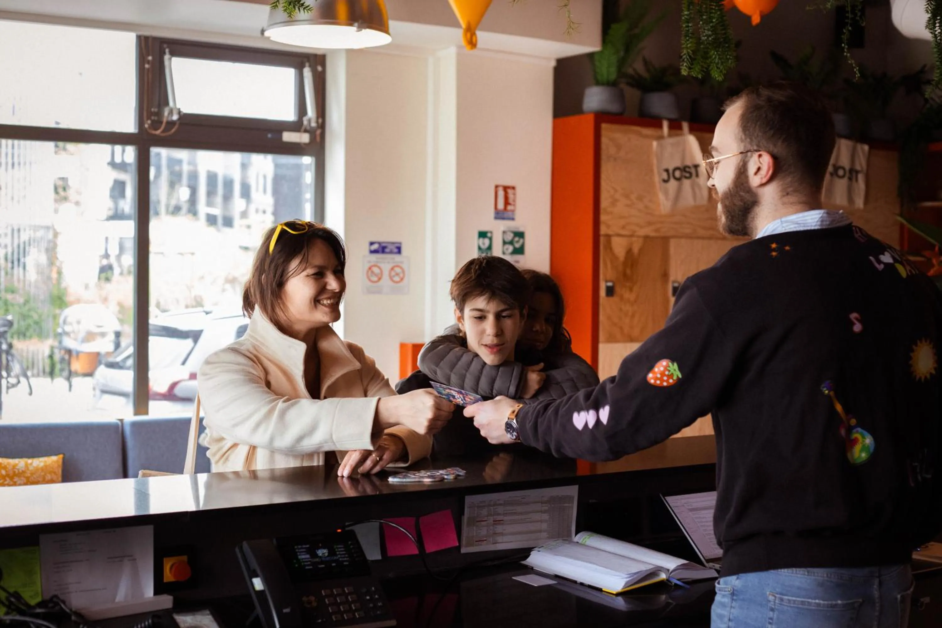Lobby or reception in JOST Hôtel Le Havre Centre Gare