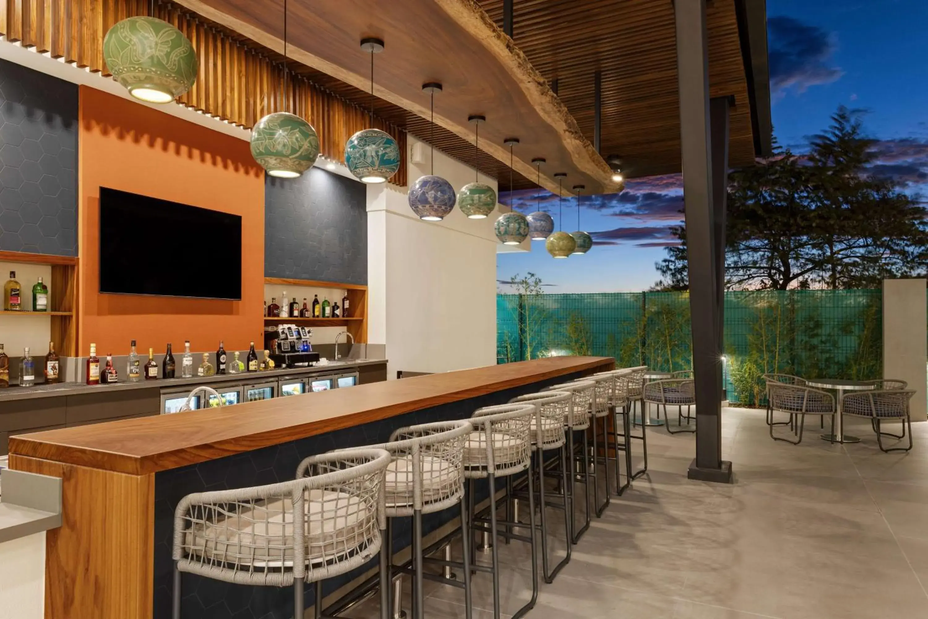 Lounge or bar in Hampton By Hilton Guanacaste Airport Lounge or bar in Hampton By Hilton Guanacaste Airport