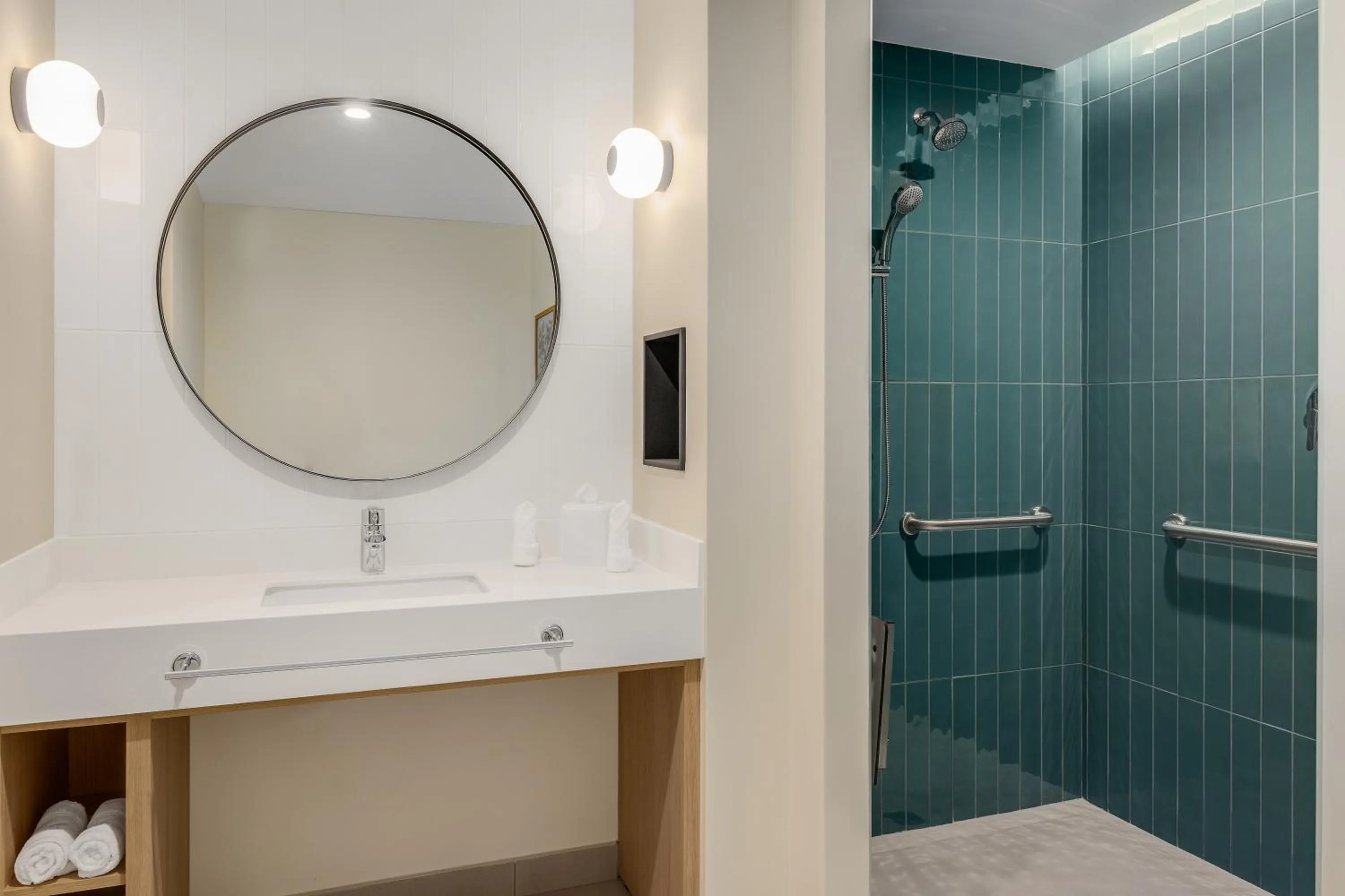 Bathroom in Hampton By Hilton Guanacaste Airport