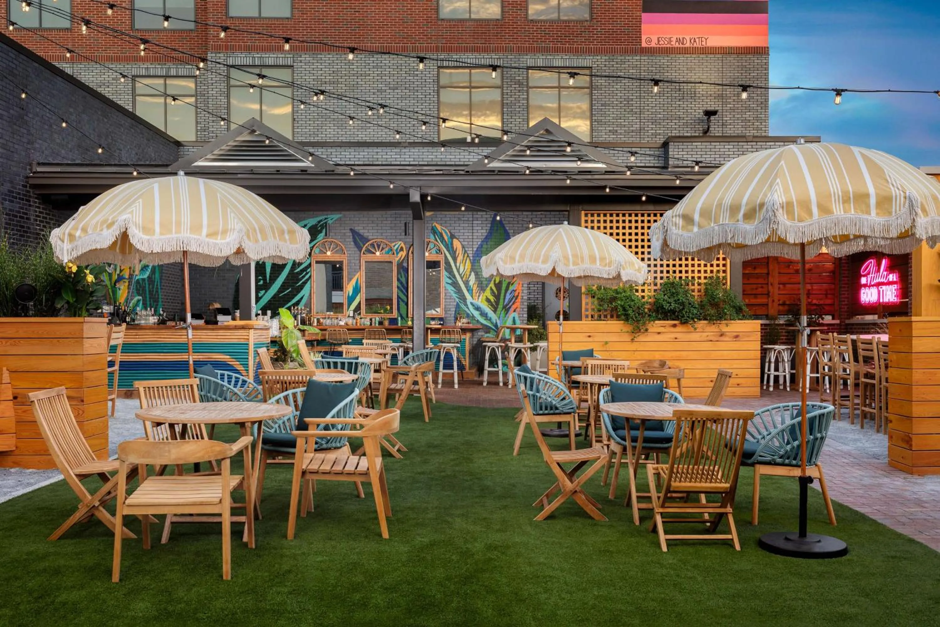 Lounge or bar in Motto By Hilton Bentonville Downtown