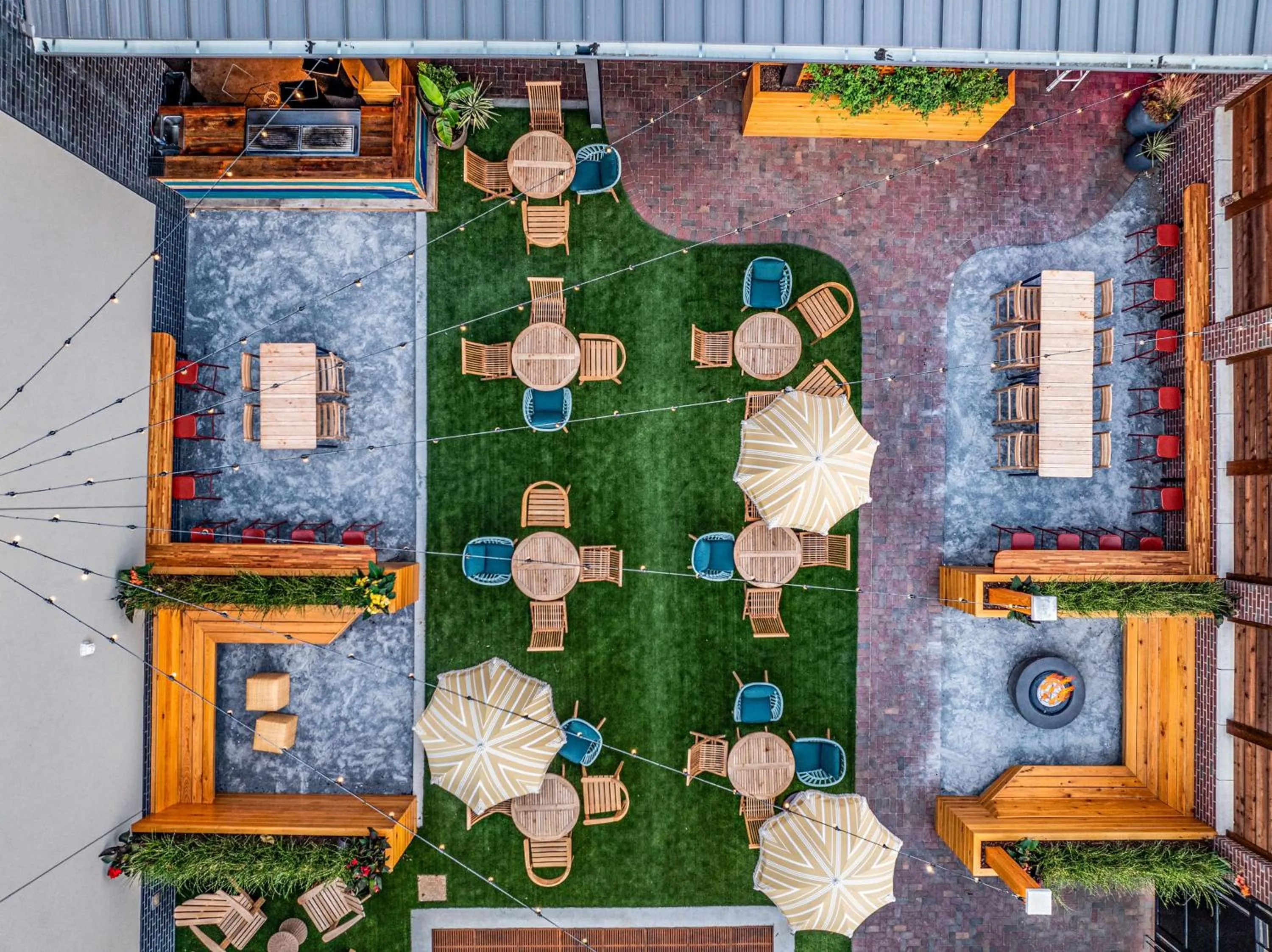 Lounge or bar in Motto By Hilton Bentonville Downtown