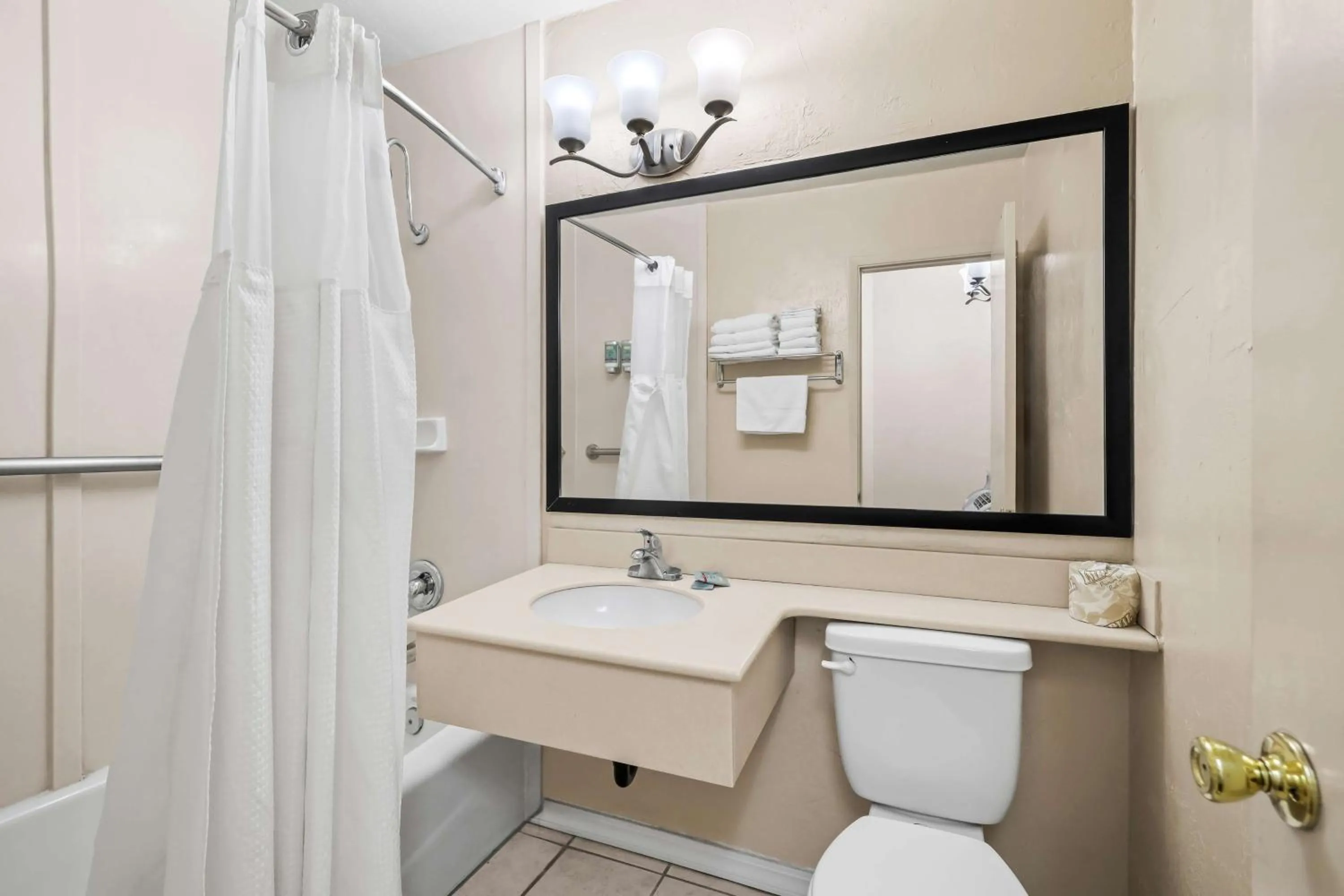 Bathroom in SureStay Hotel by Best Western Blythe